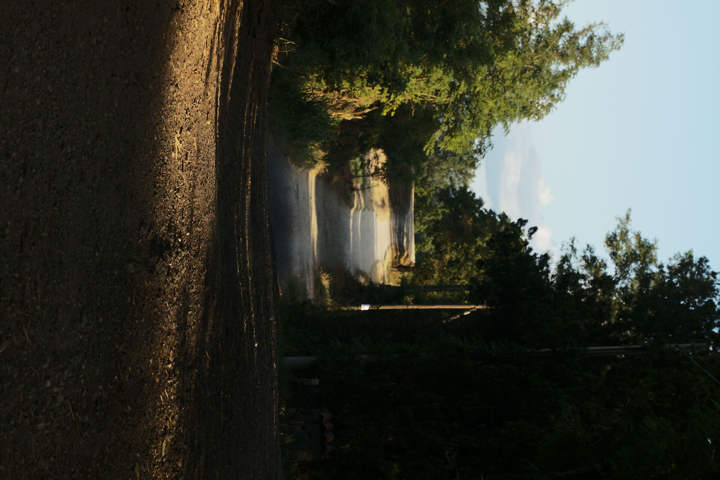 La strada verso l'argine