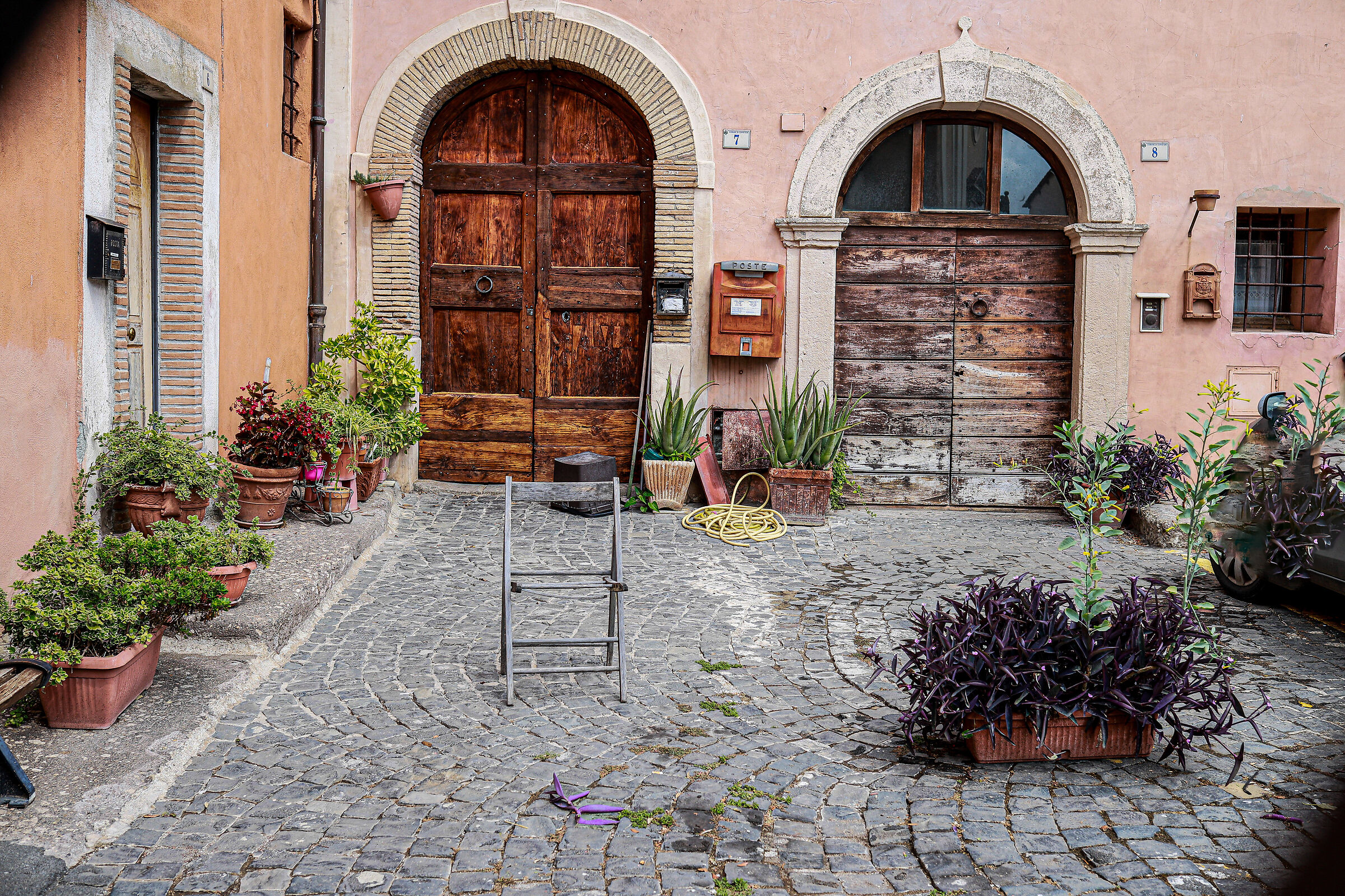 Ceri, a small square