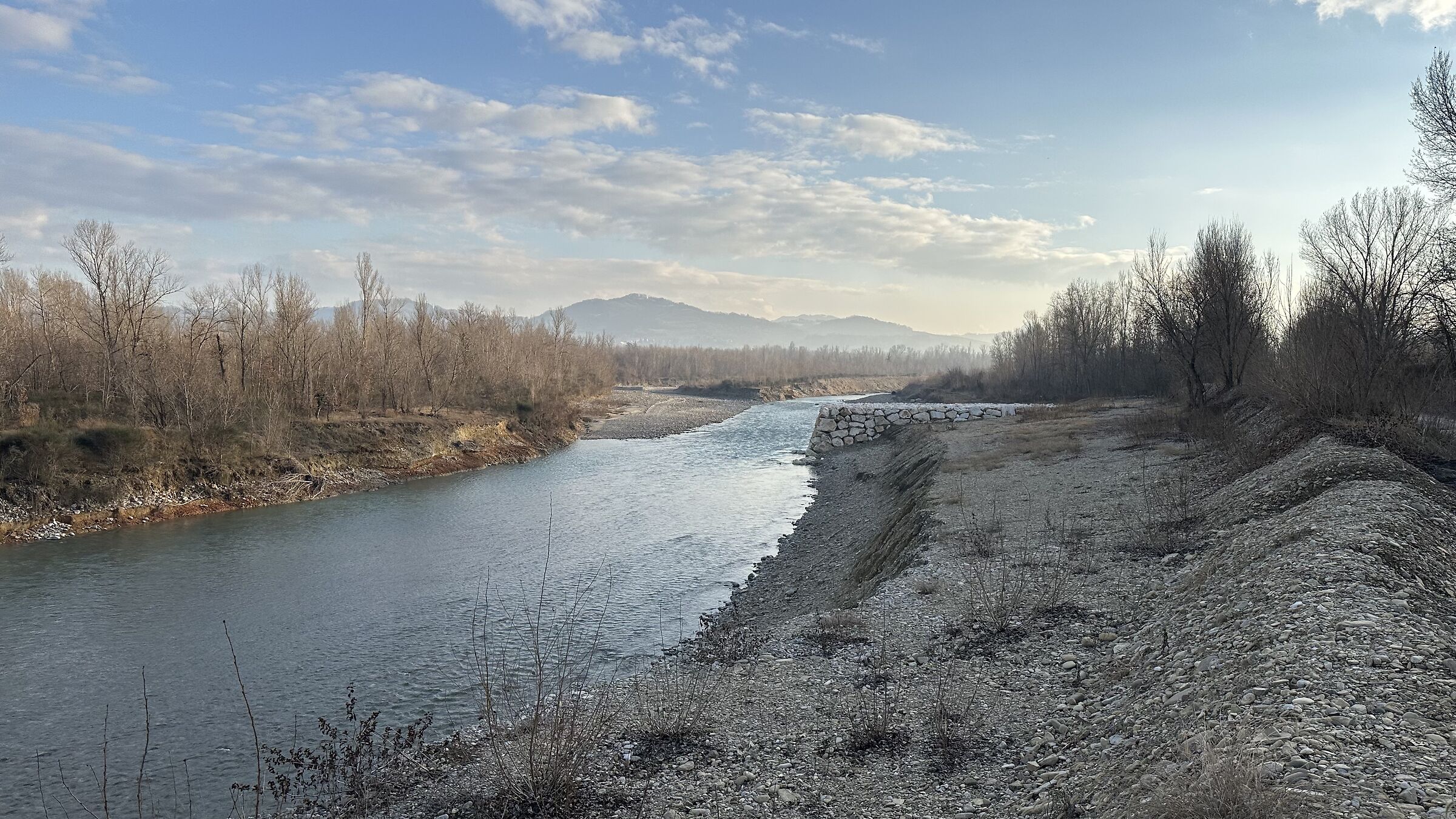 Along the banks of the river Enza - RE