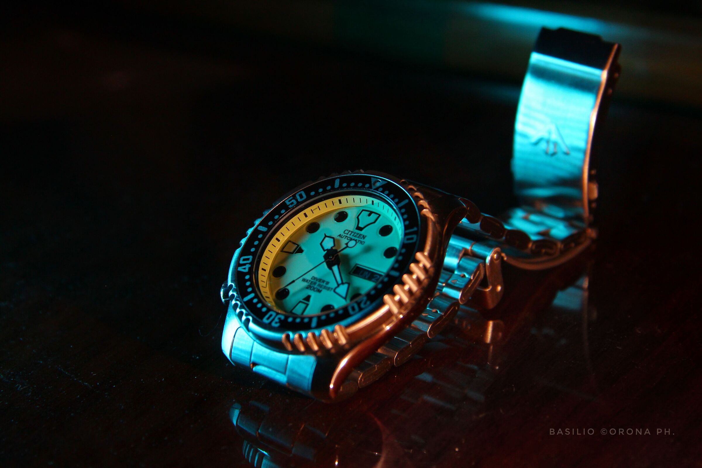 Luce e acciaio: riflessi di precisione