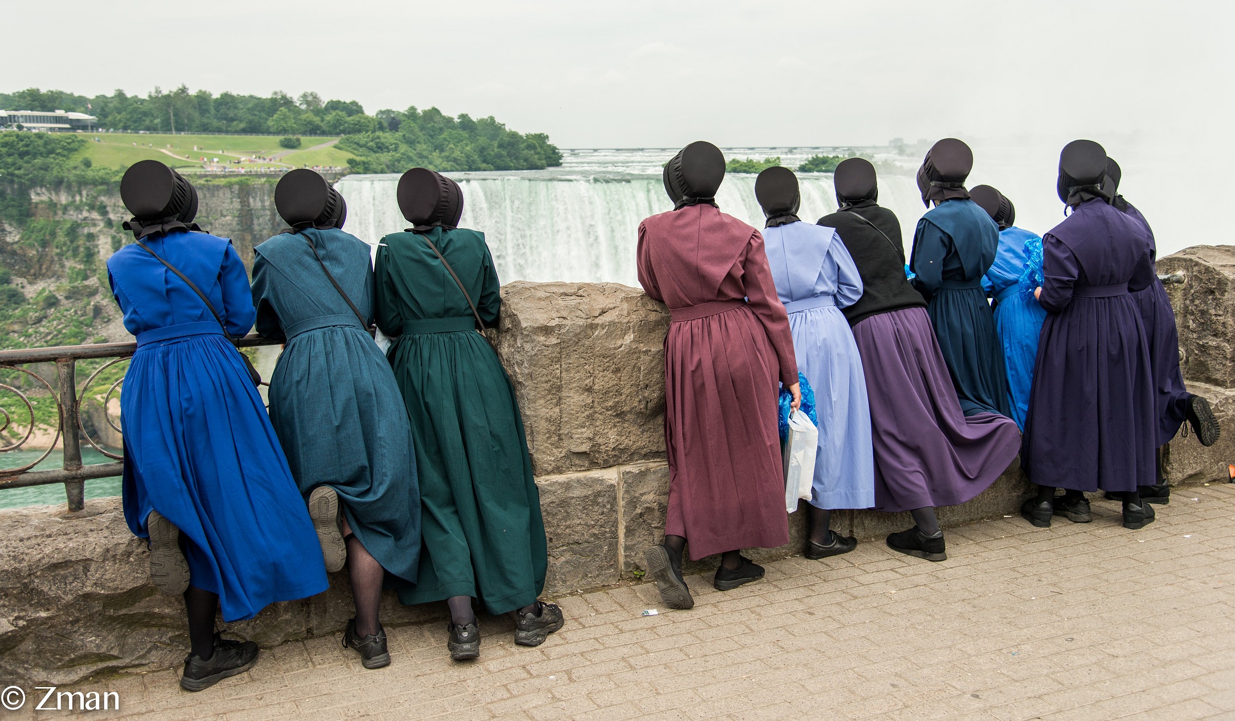 Il gruppo Amish Visitando Cascate del Niagara