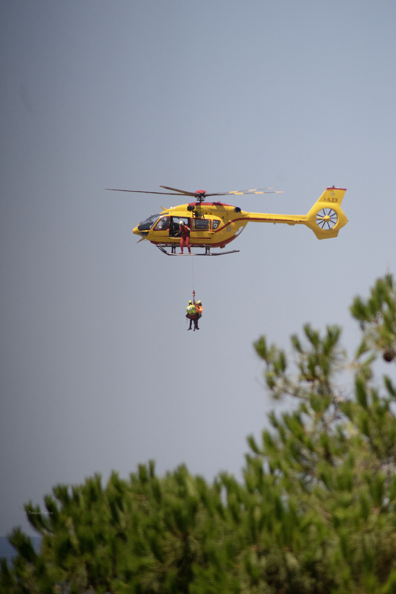 Italian rescue team going down by elicopter
