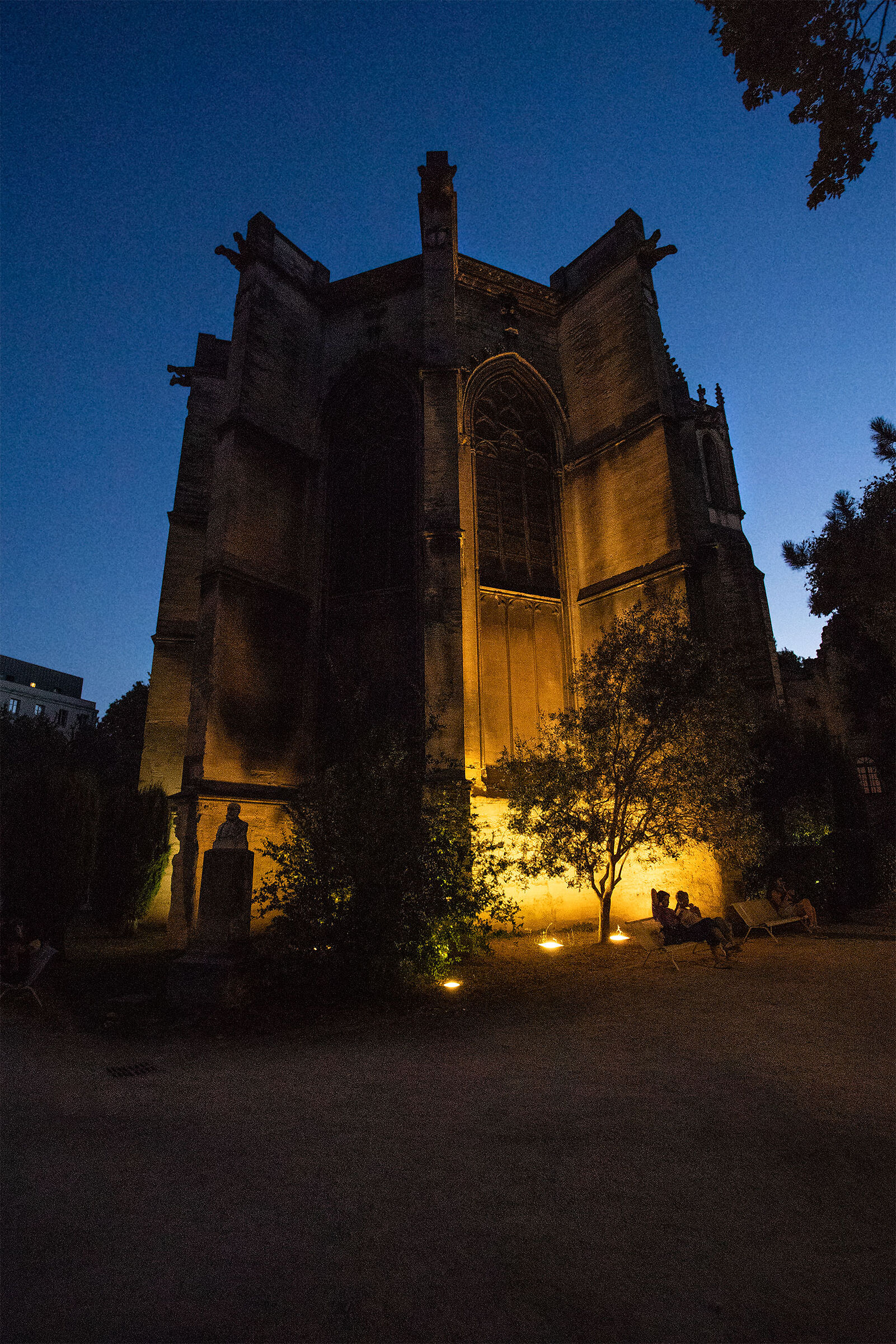 Espace Saint Martial (Avignone) dopo il tramonto