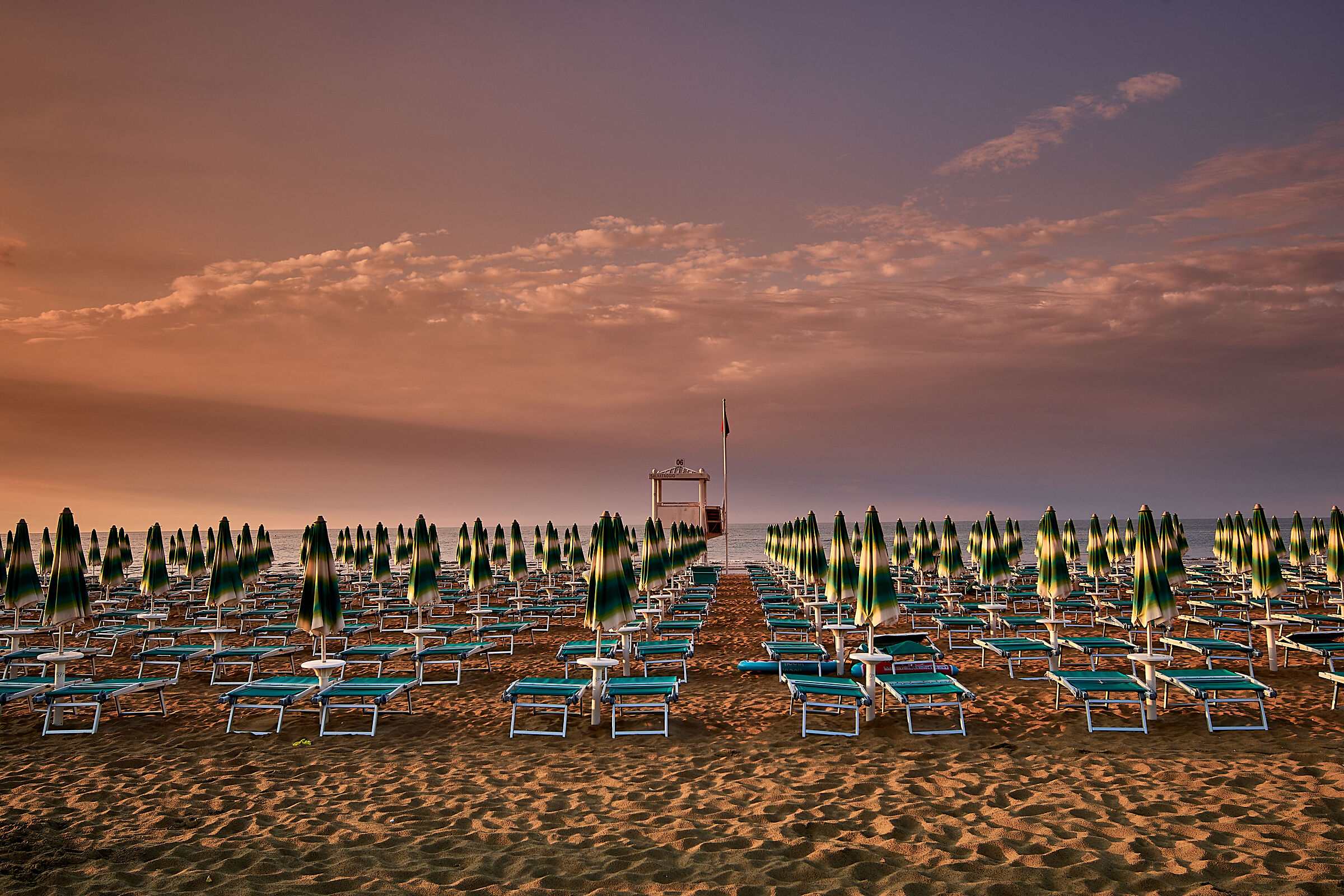 sunbeds and umbrellas.. everything in order.. For now...