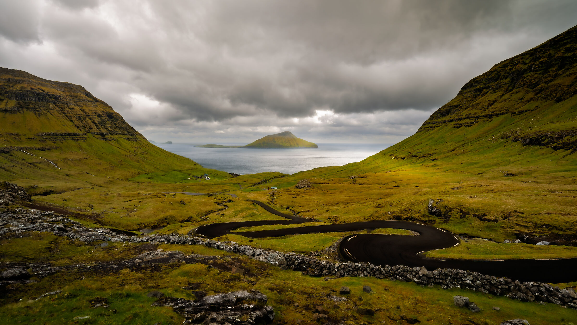 Winding road nr Thorshavn ( II )