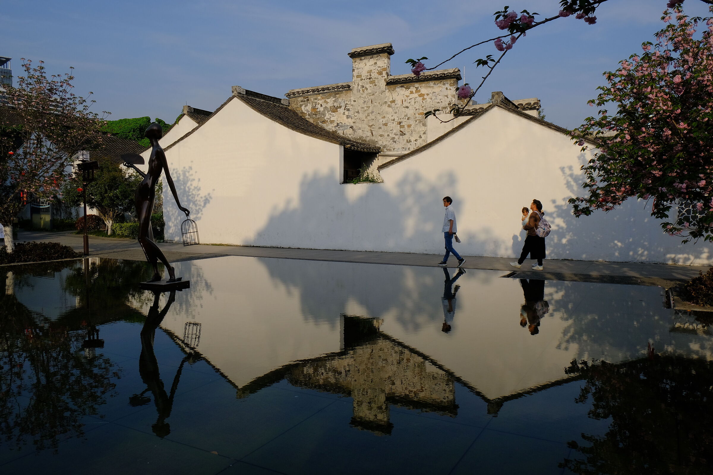 The first shadows of the evening