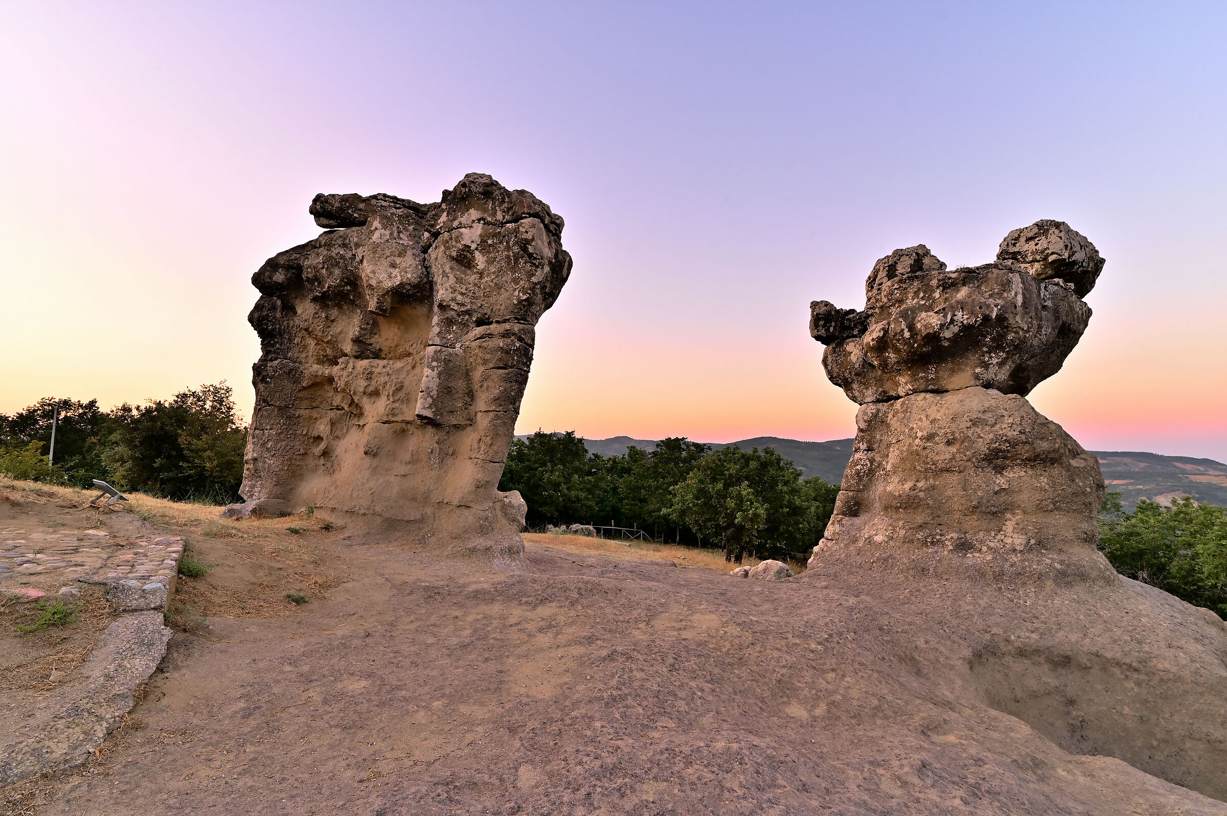 L'Elefante ed il Ciclope Seduto