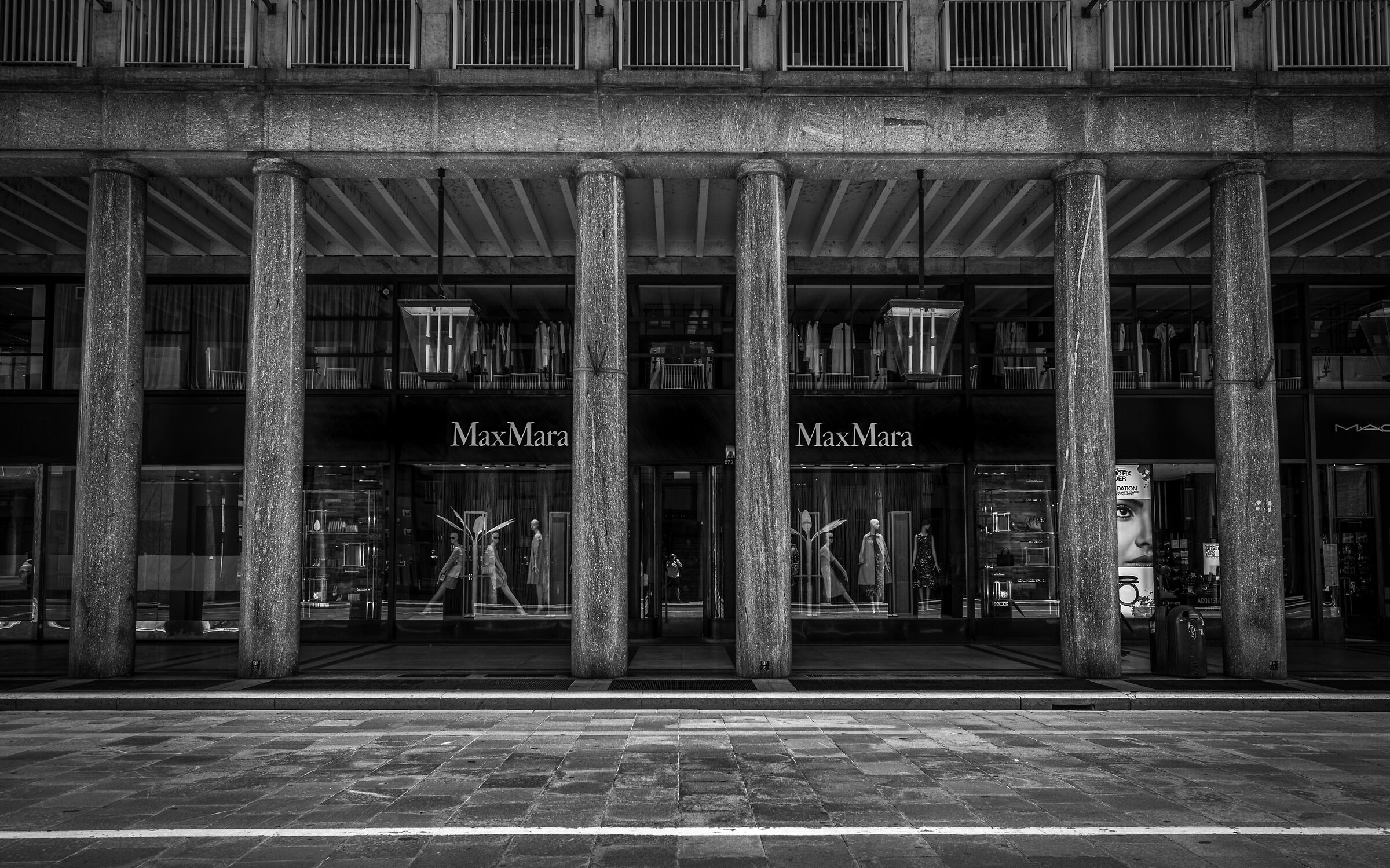 MAX mara via Roma Torino