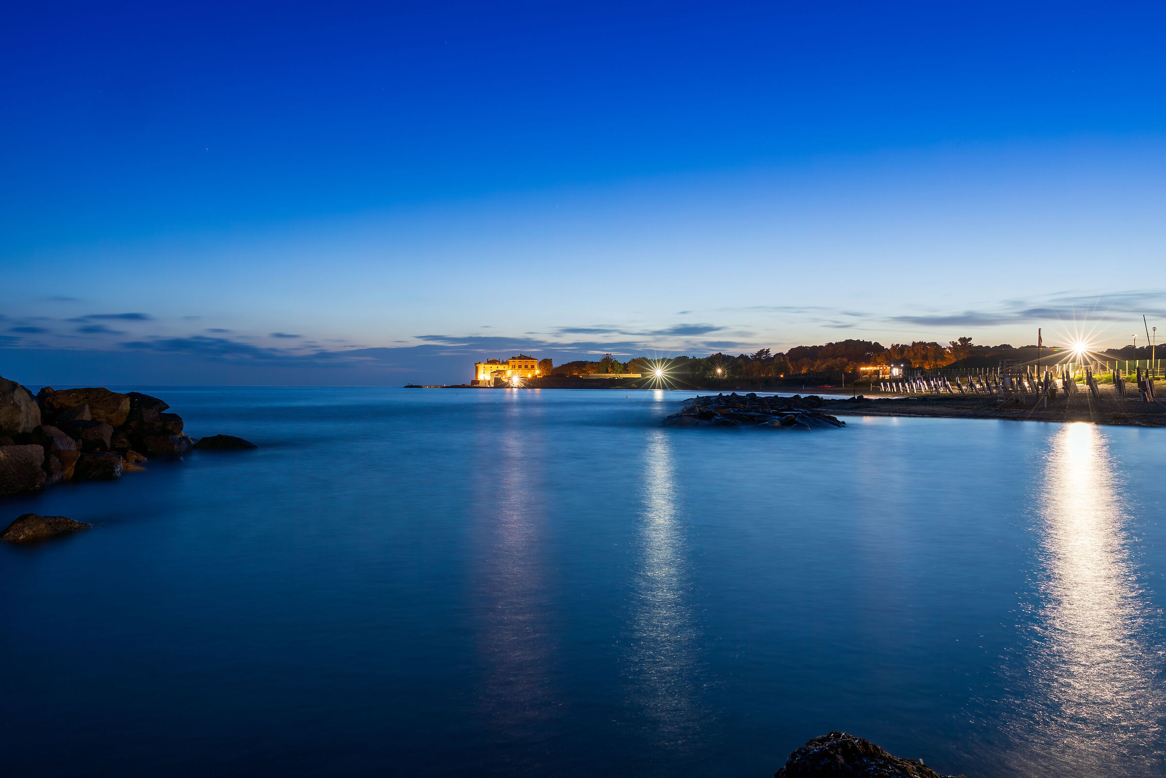 Free beach towards the Castle of San Nicola