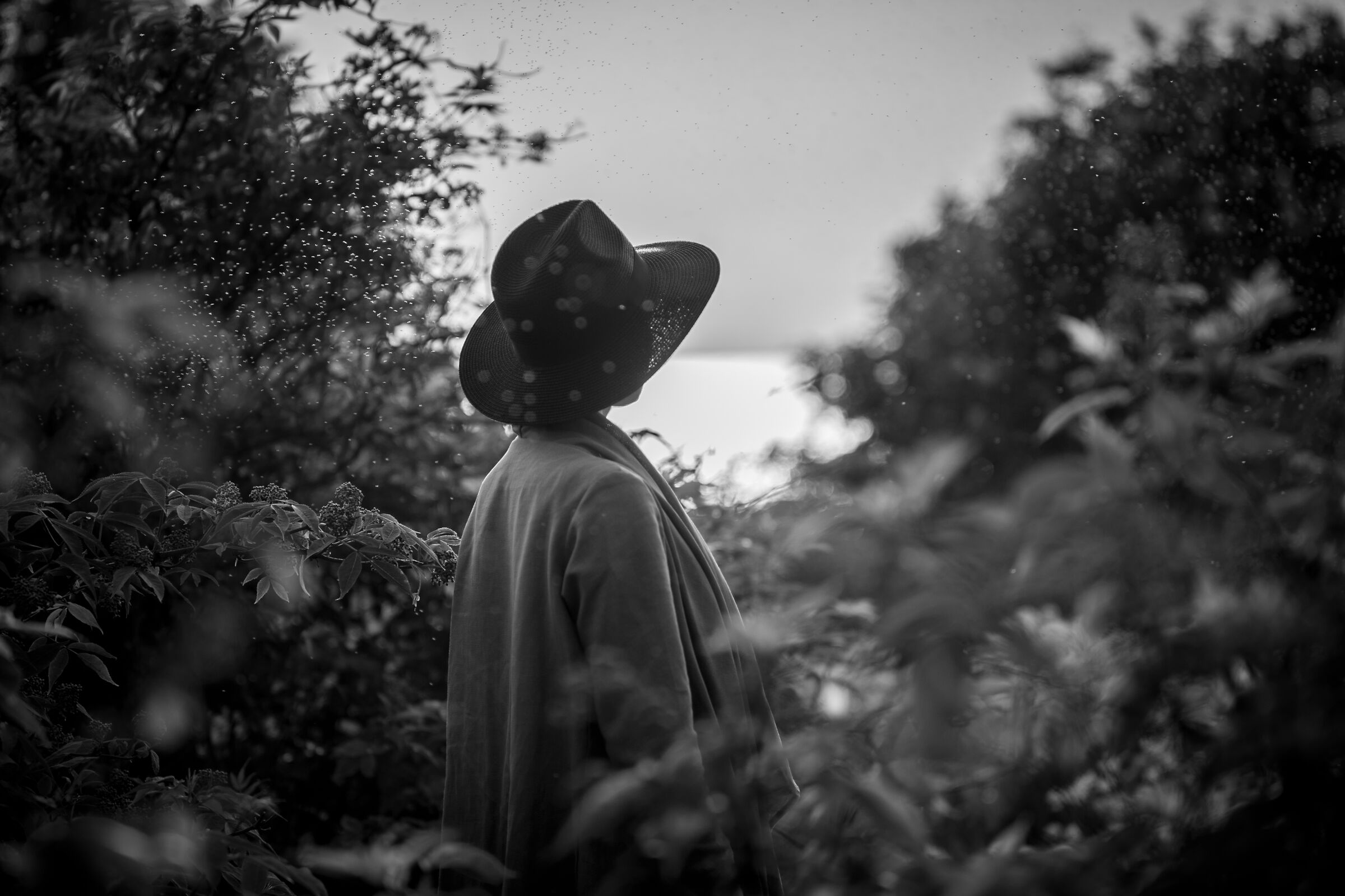 Signora in cappotto e cappello