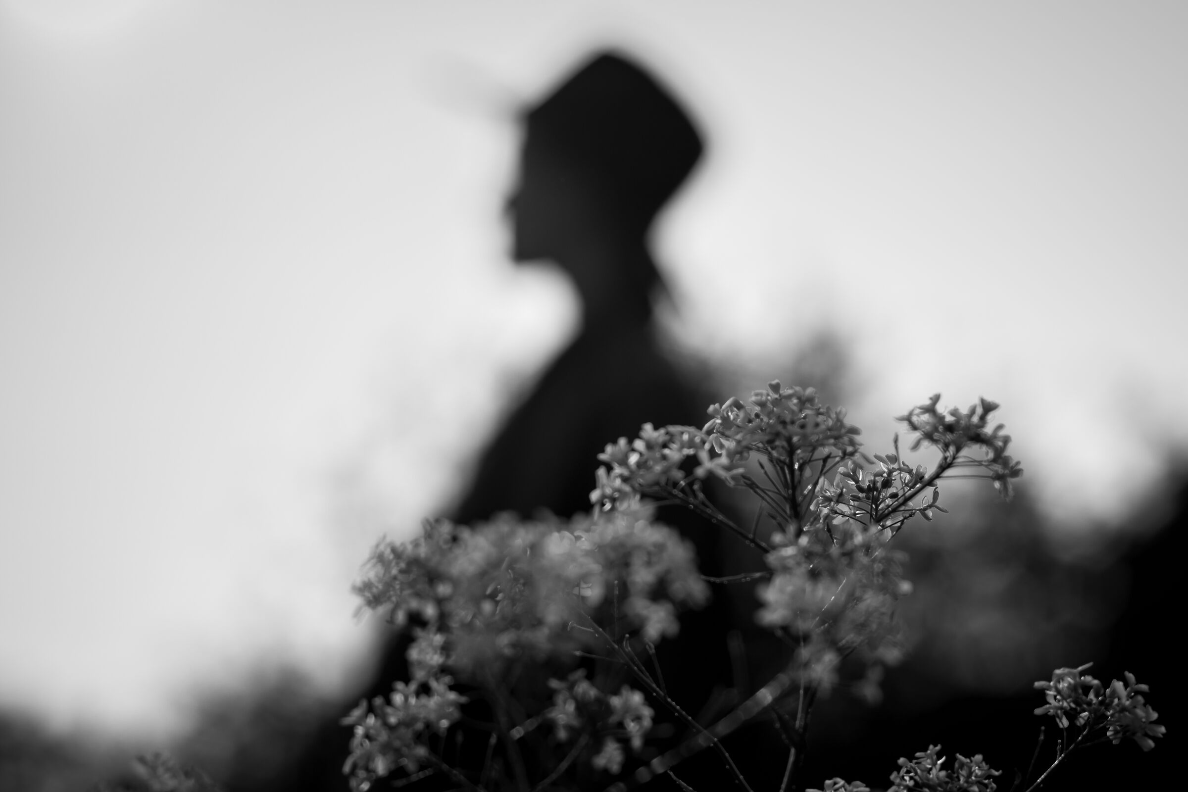 Signora in cappotto e cappello