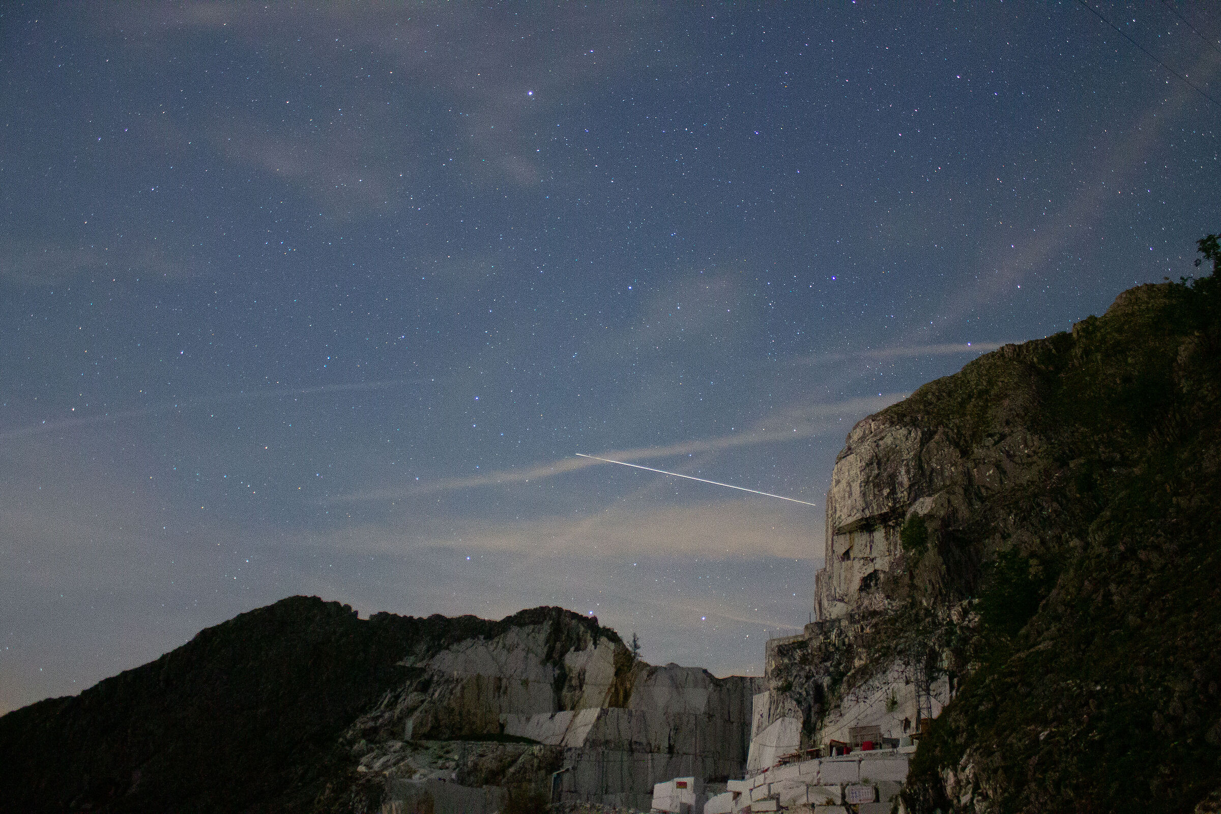 Between marble and starry skies