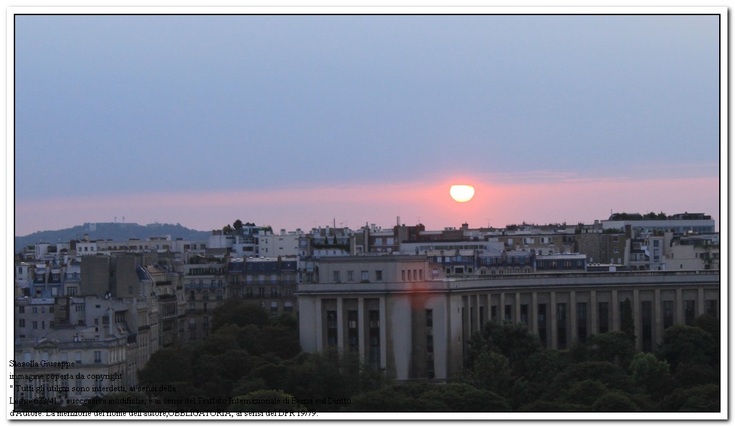 Tramonto su parigi