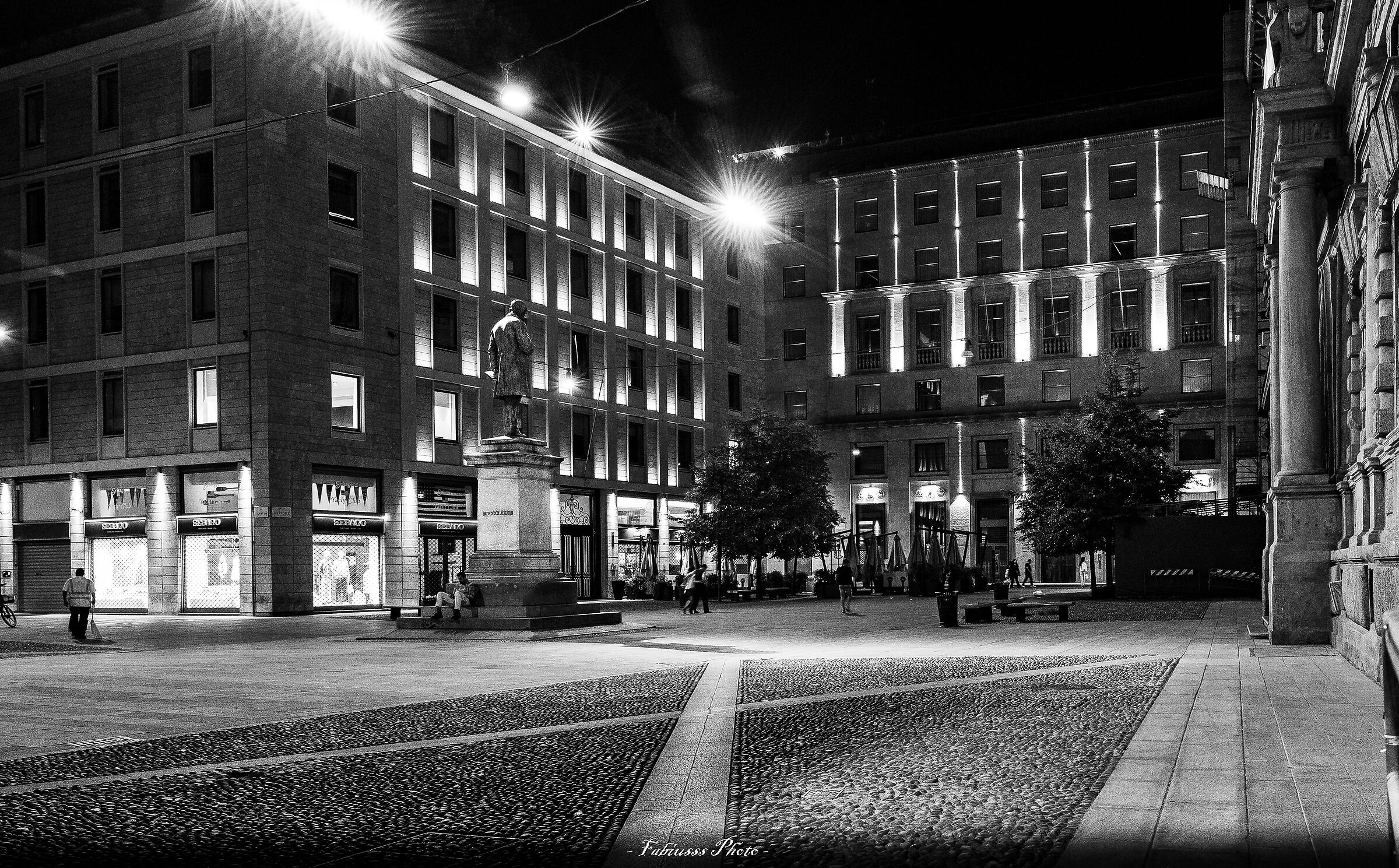 B&W by night