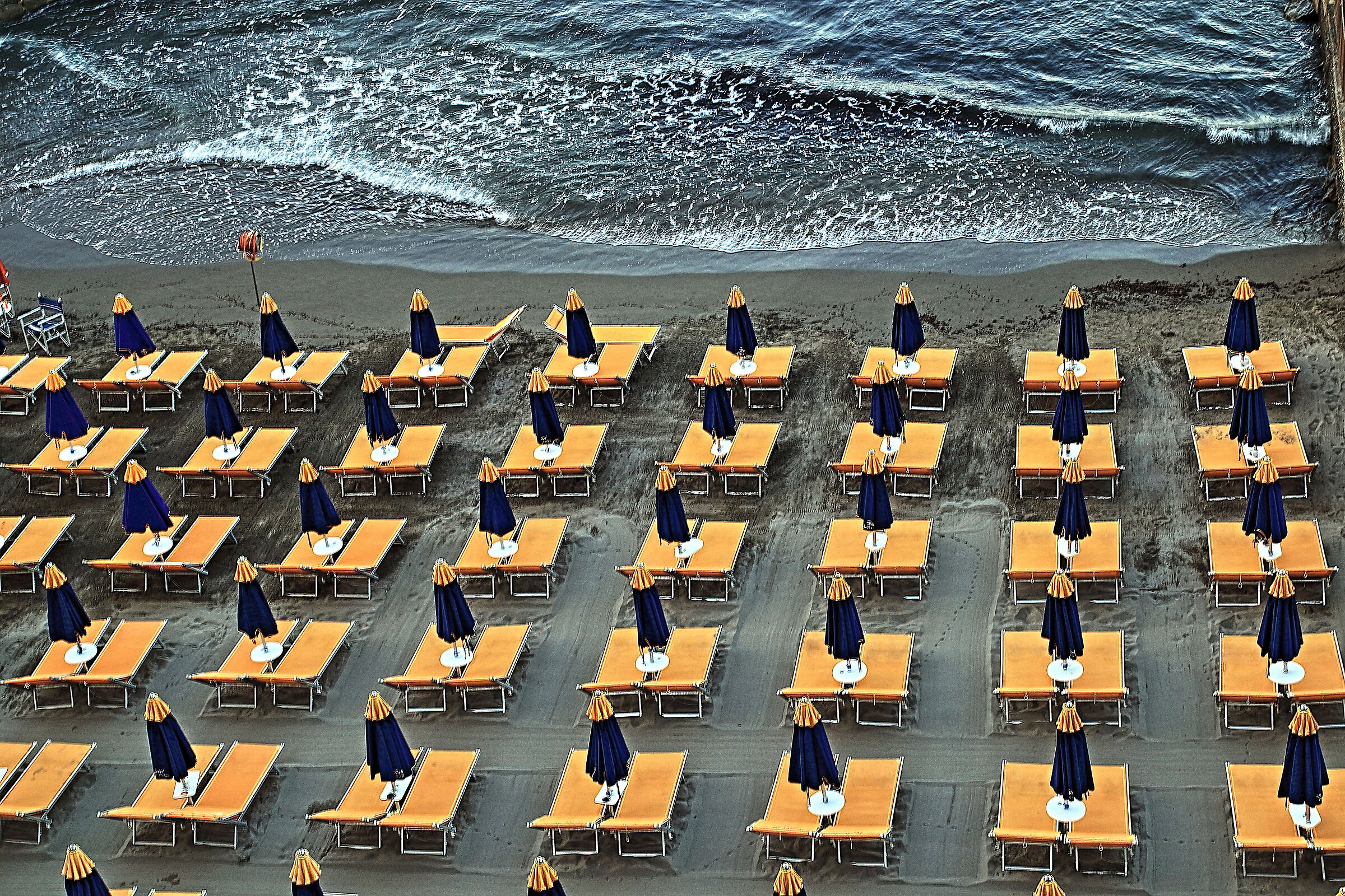 Everyone to the beach in ..... Diano Marina