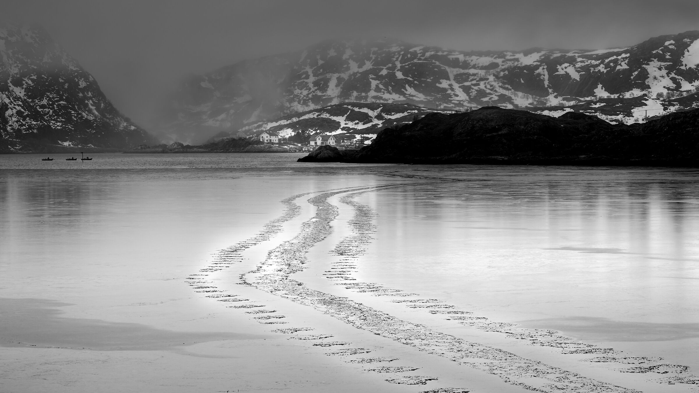 Across the frozen lake (b&n)