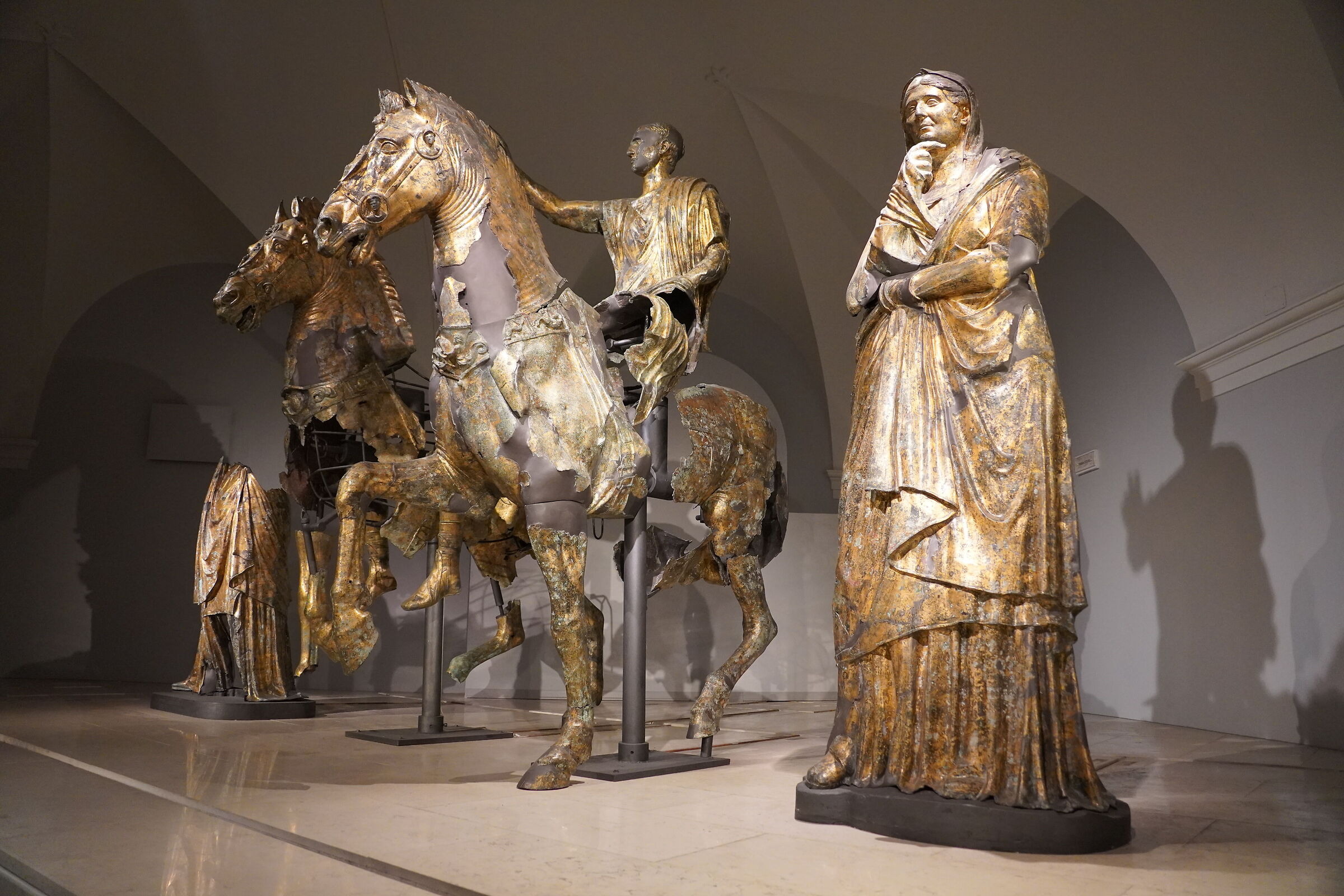 Bronzi dorati del Museo di Pergola (pu)