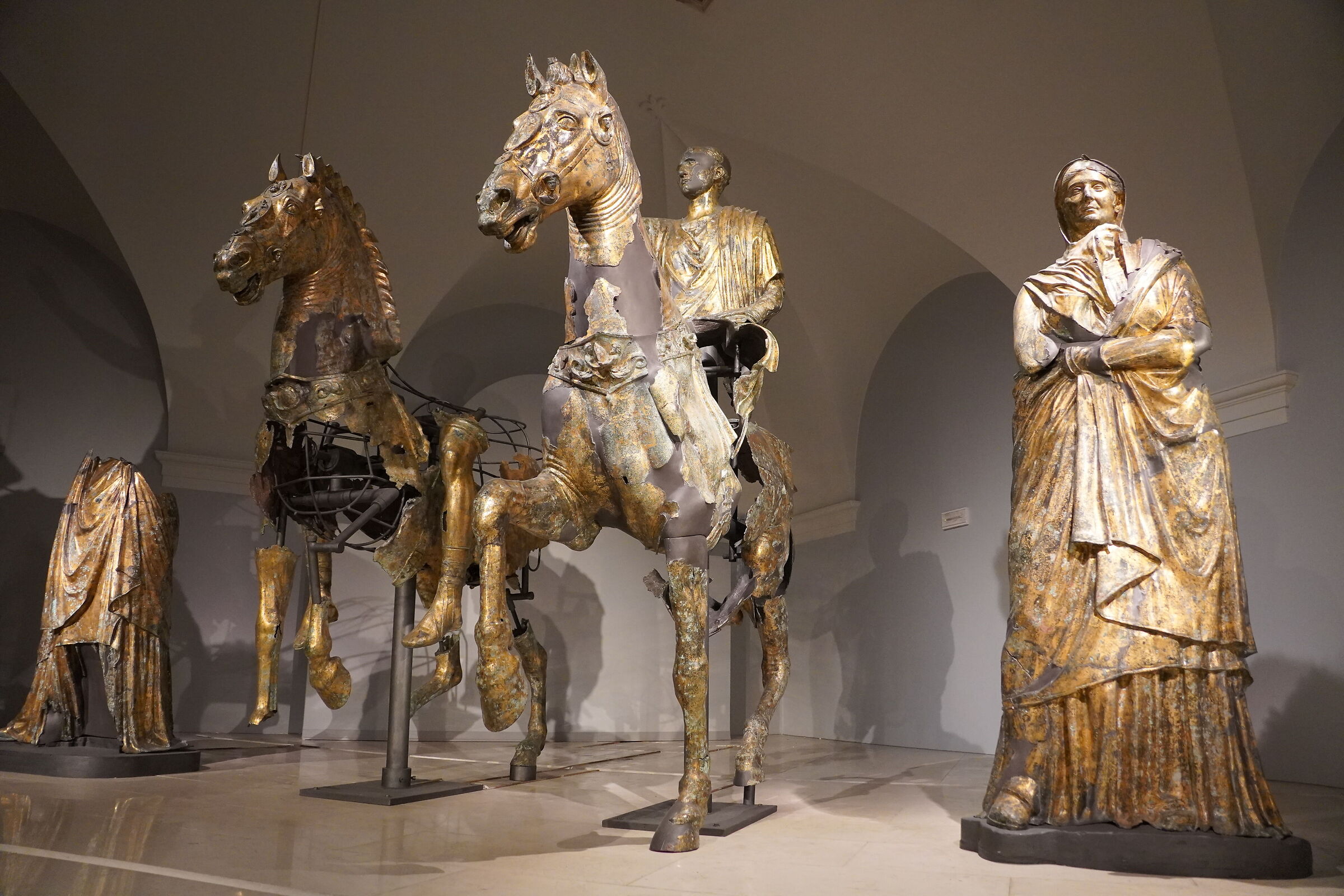 Bronzi dorati del Museo di Pergola (pu)