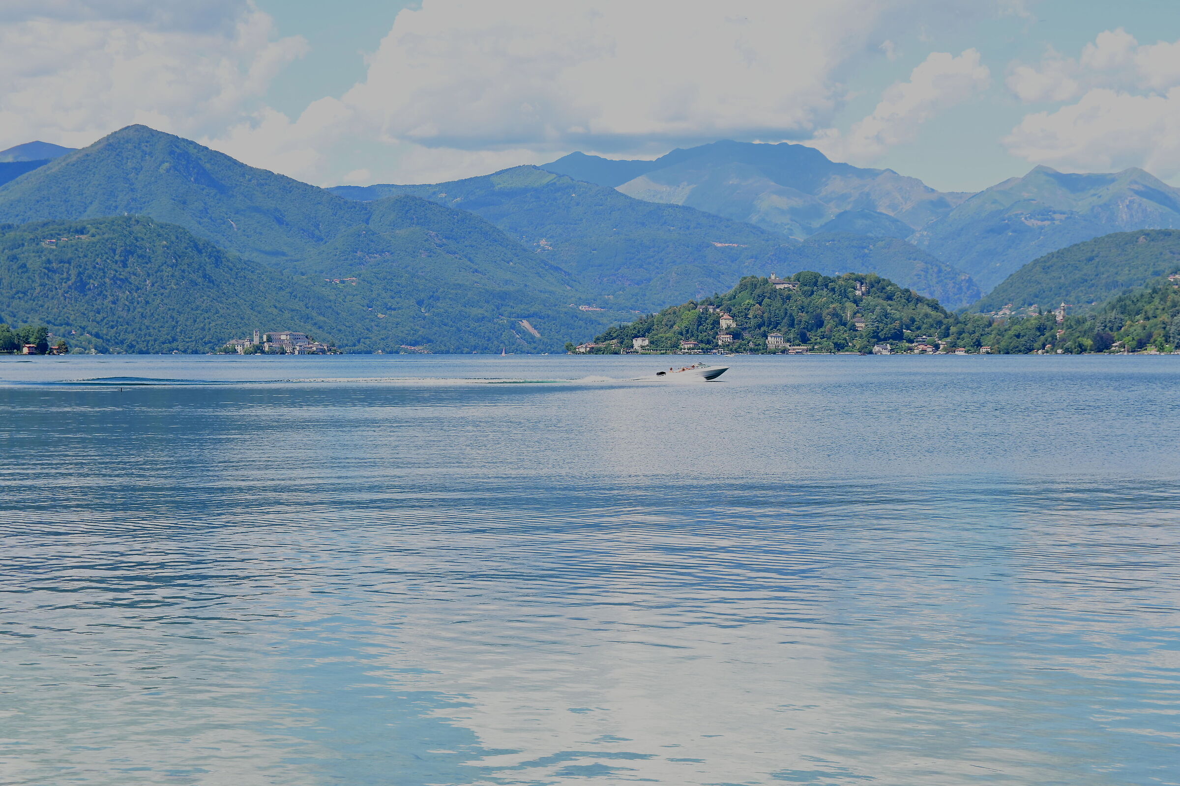 Motoscafo al lago d'Orta