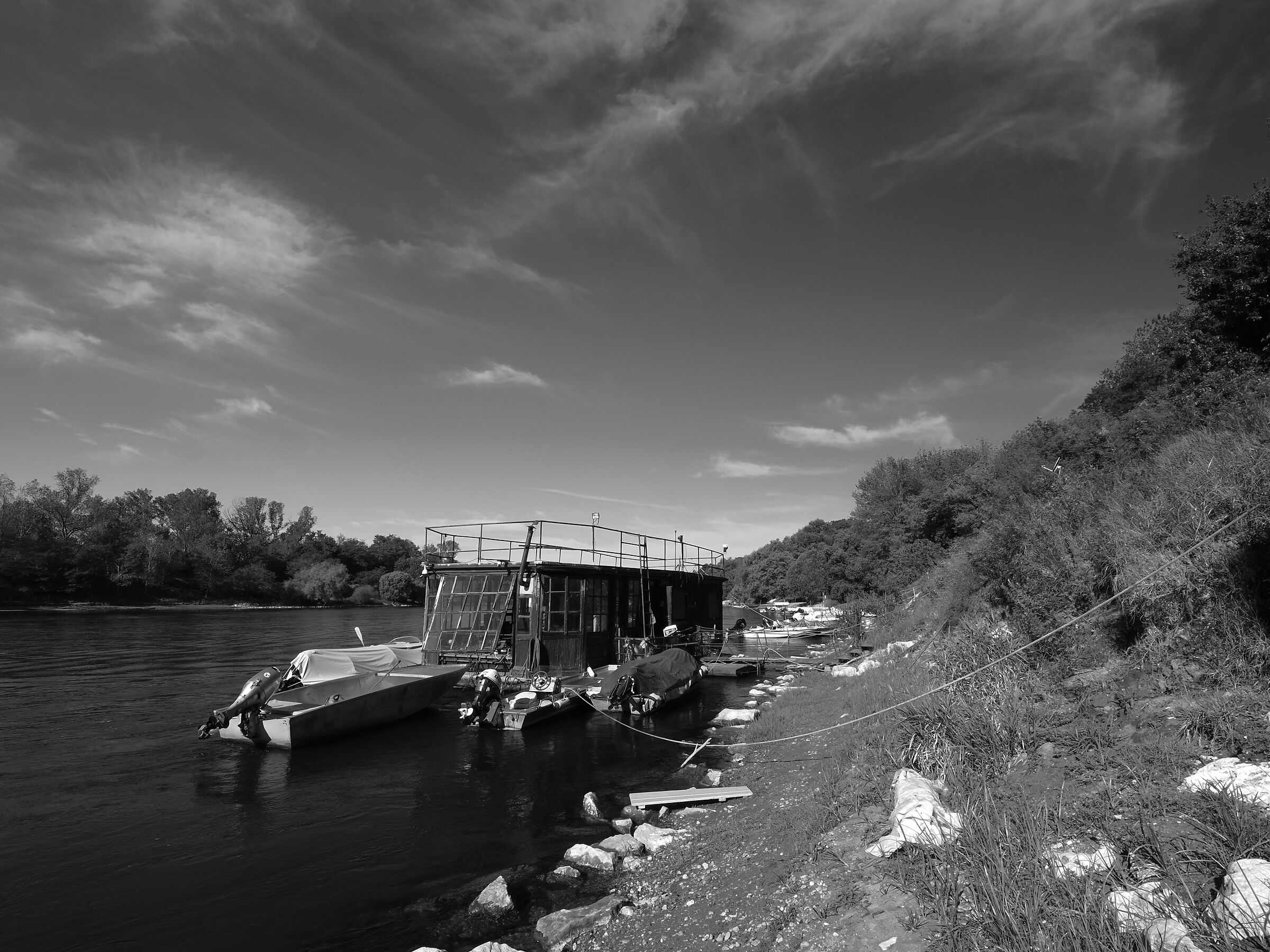 Ticino, l'approdo alla Casa sul Fiume