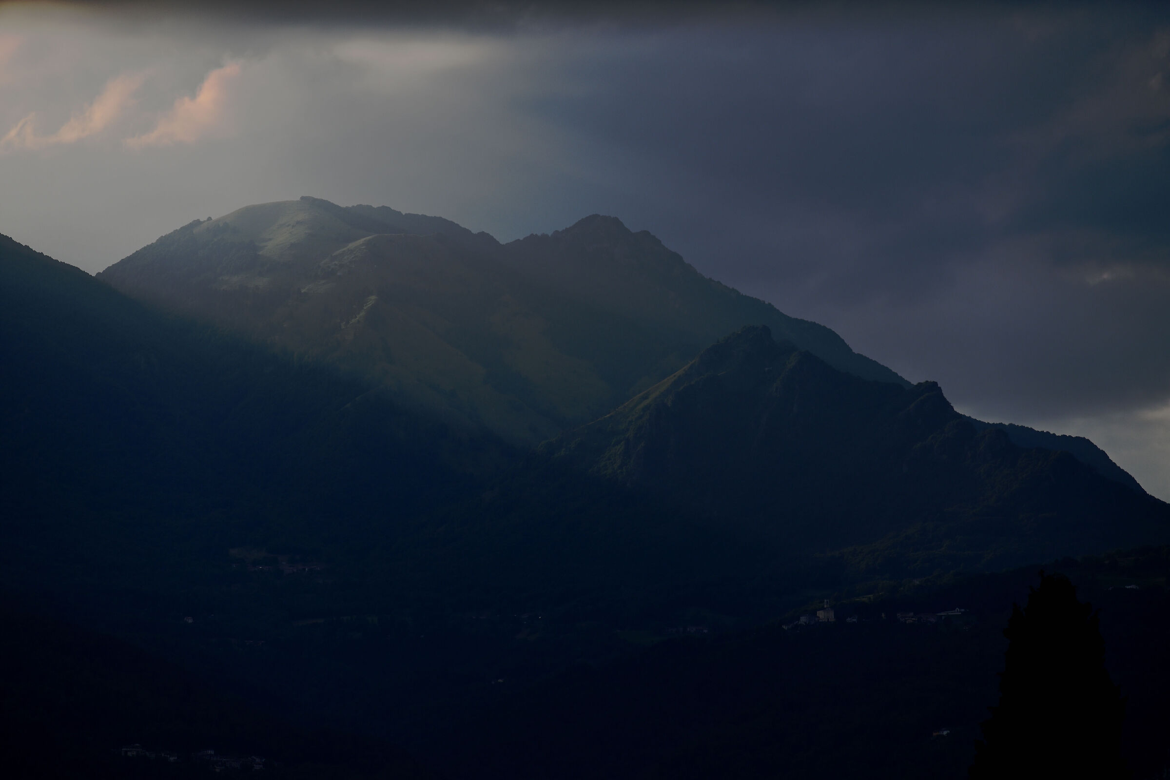 luci e ombre su monte Novegno-Giove-Pria forà