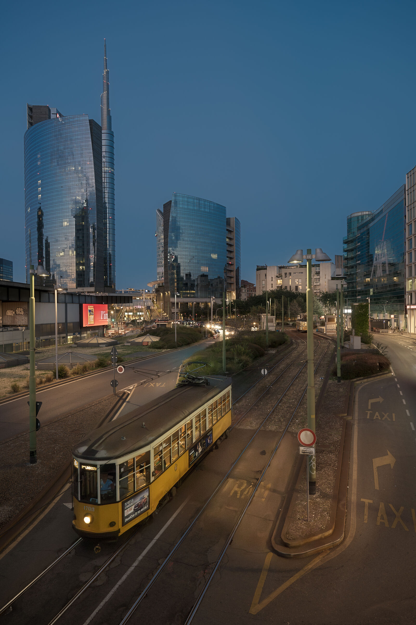 Between modern and ancient