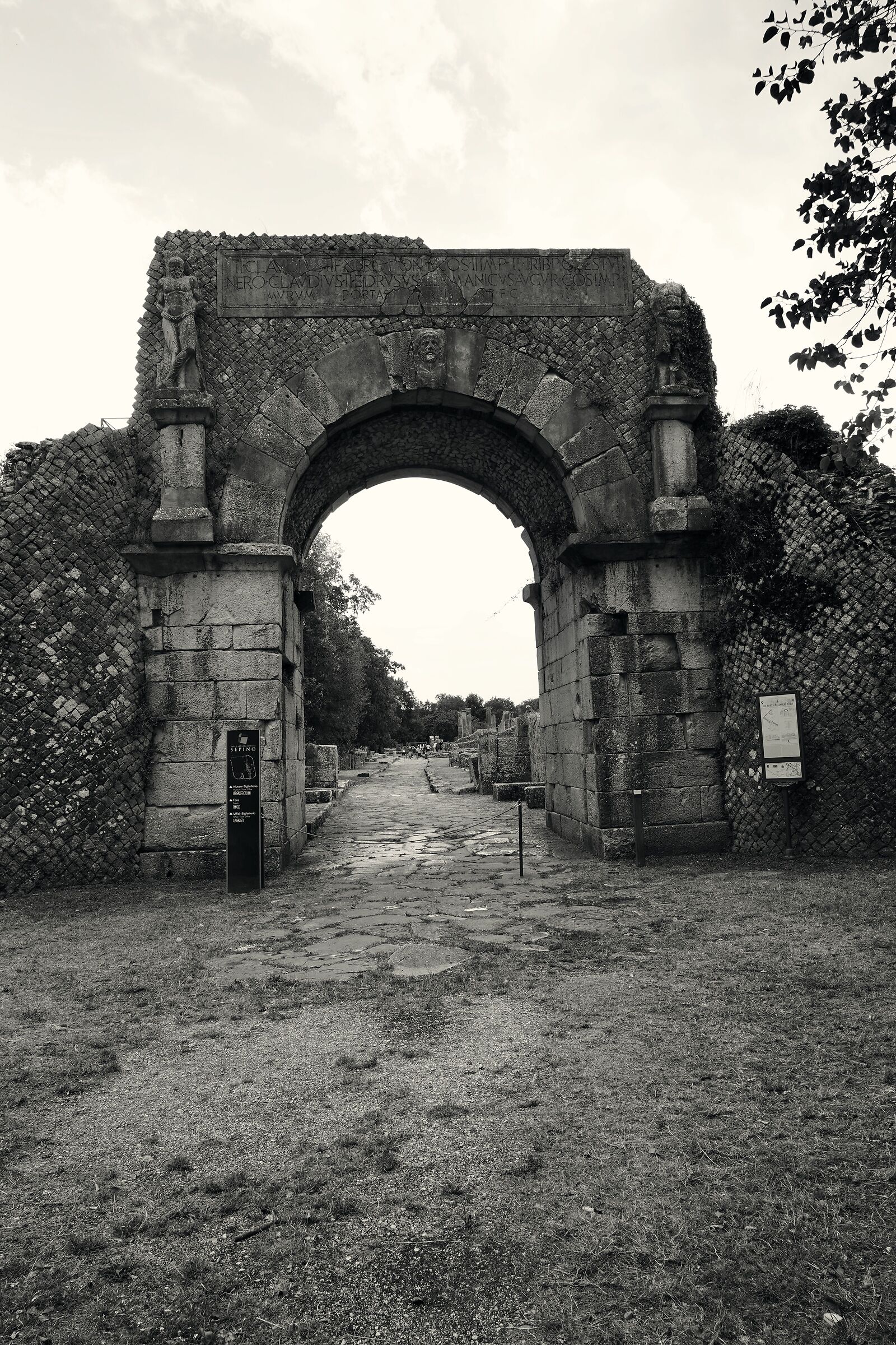 Porta Bojano.Altinia zona archeologica.