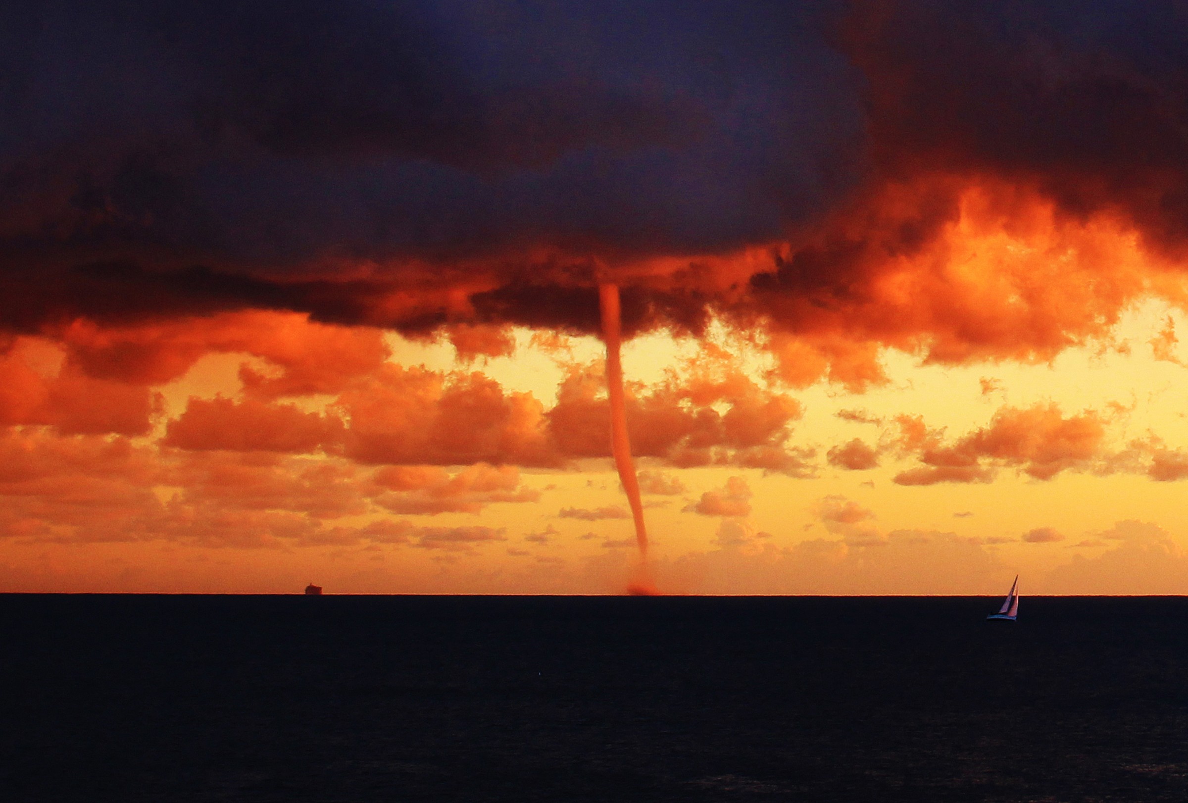 Tromba marina al tramonto