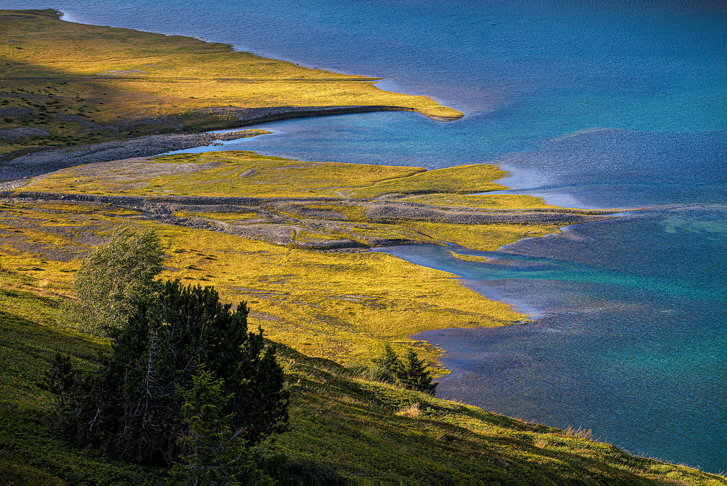 Sfumature di un lago alpino