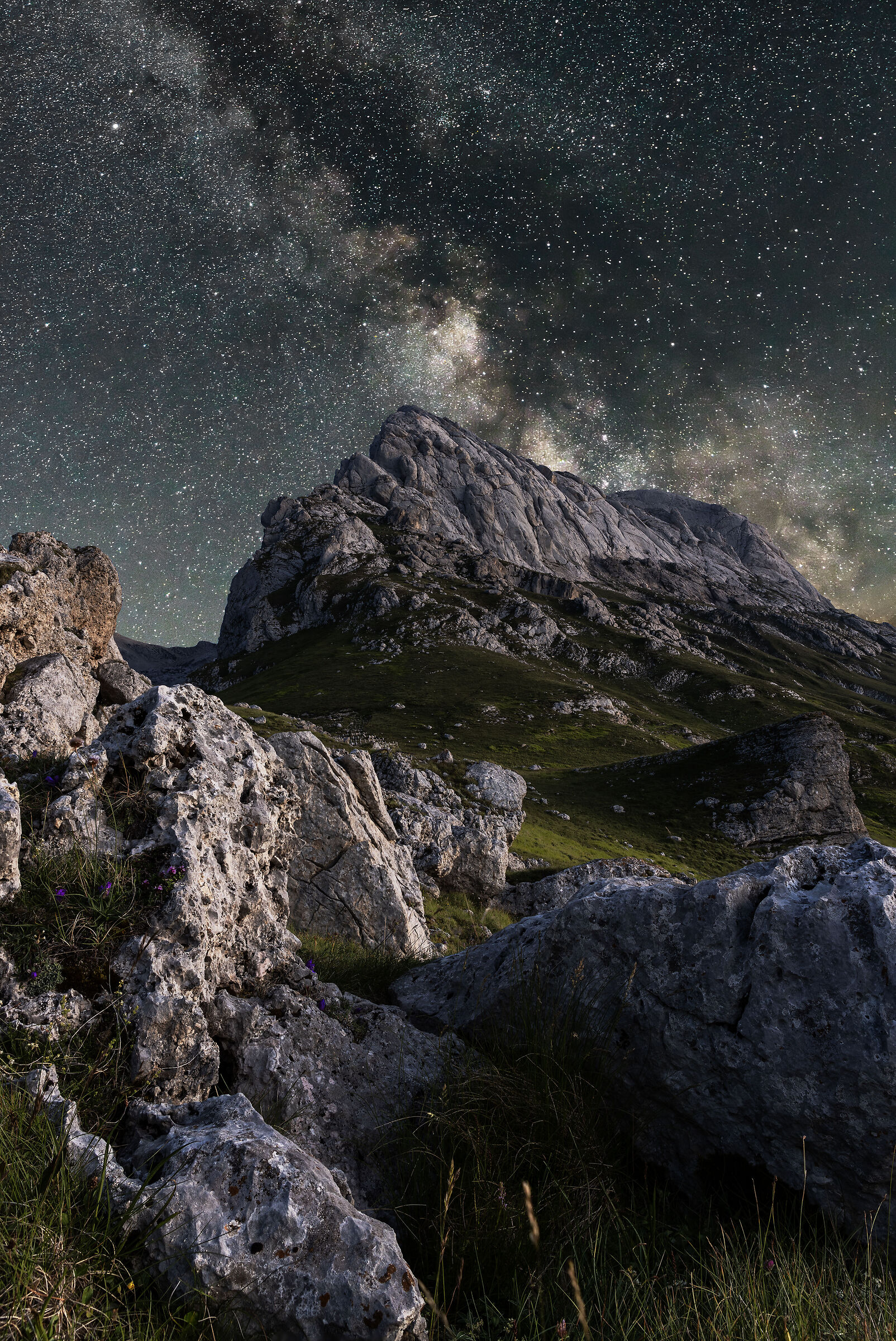 Gran Sasso' rocks under the starry night