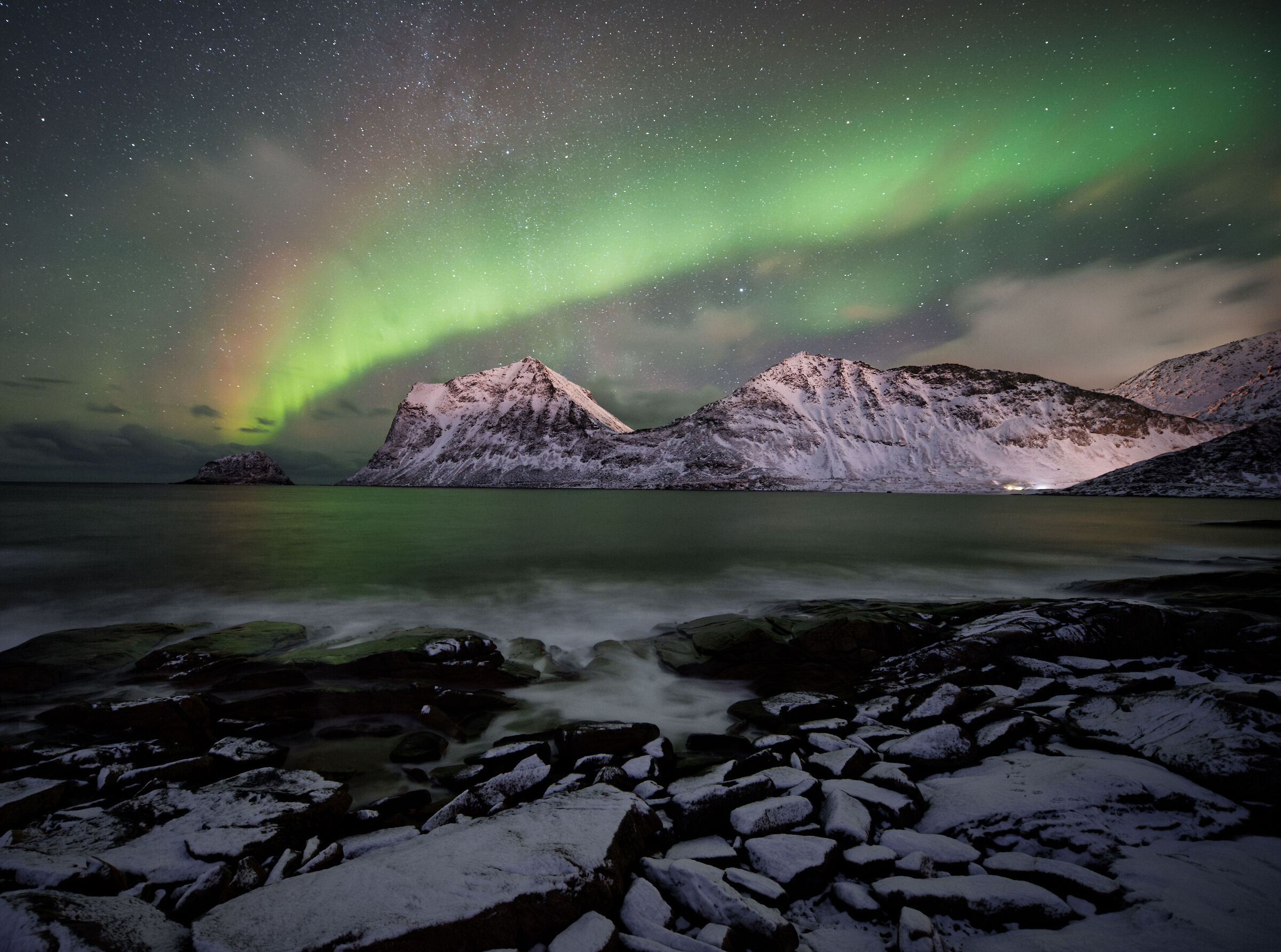 Aurora boreale + Via lattea invernale
