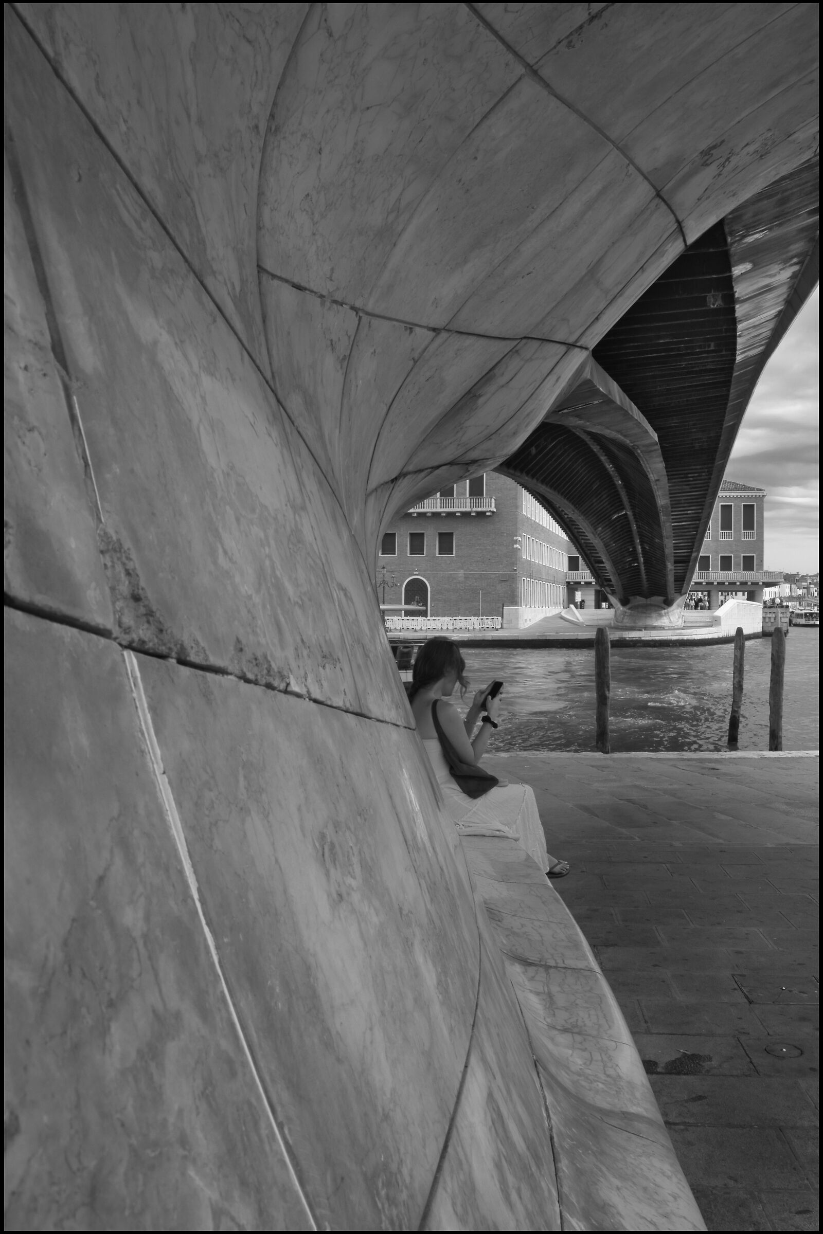 Relax sotto il ponte di Calatrava_Venezia