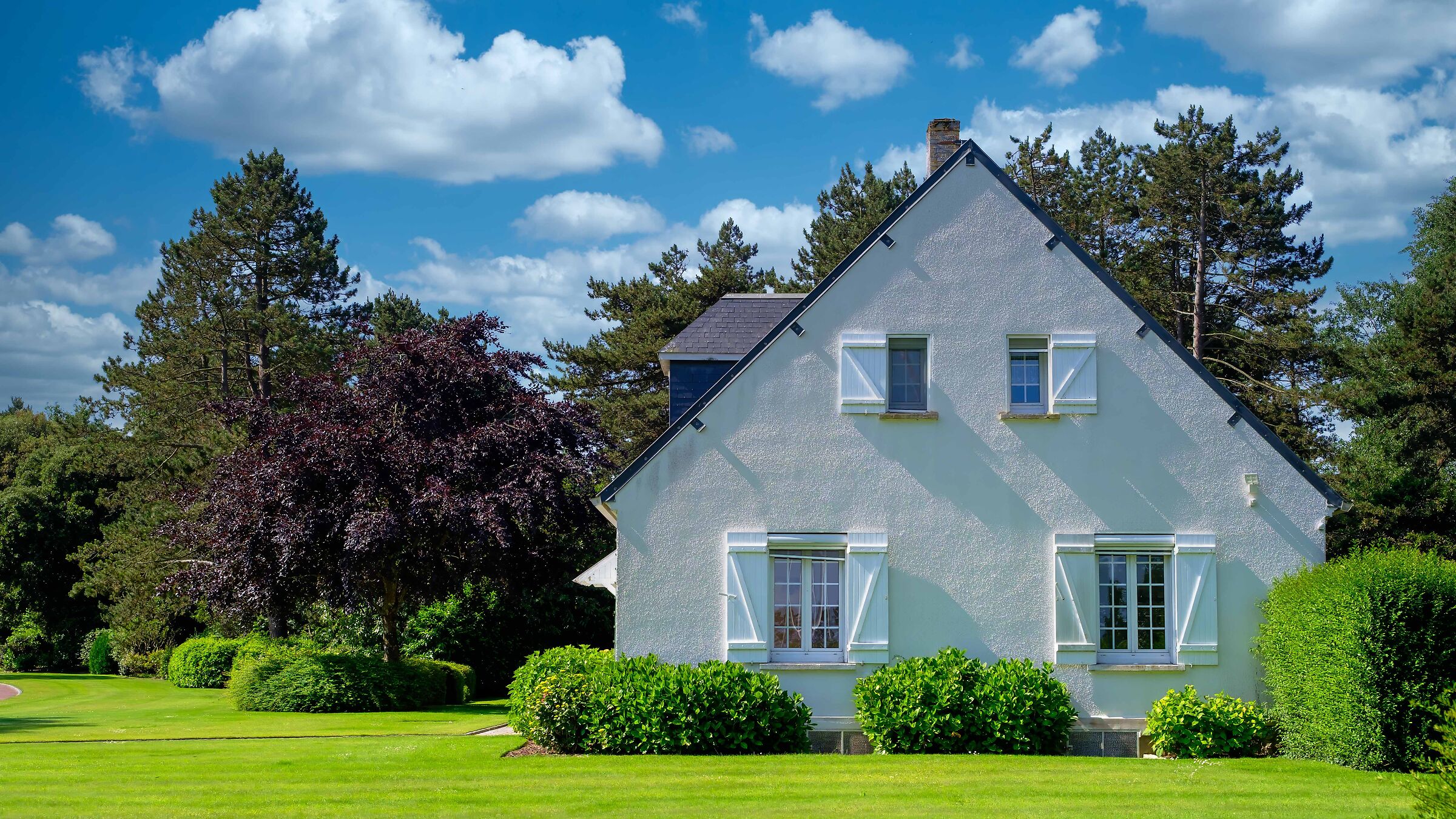 Is there a white house that........