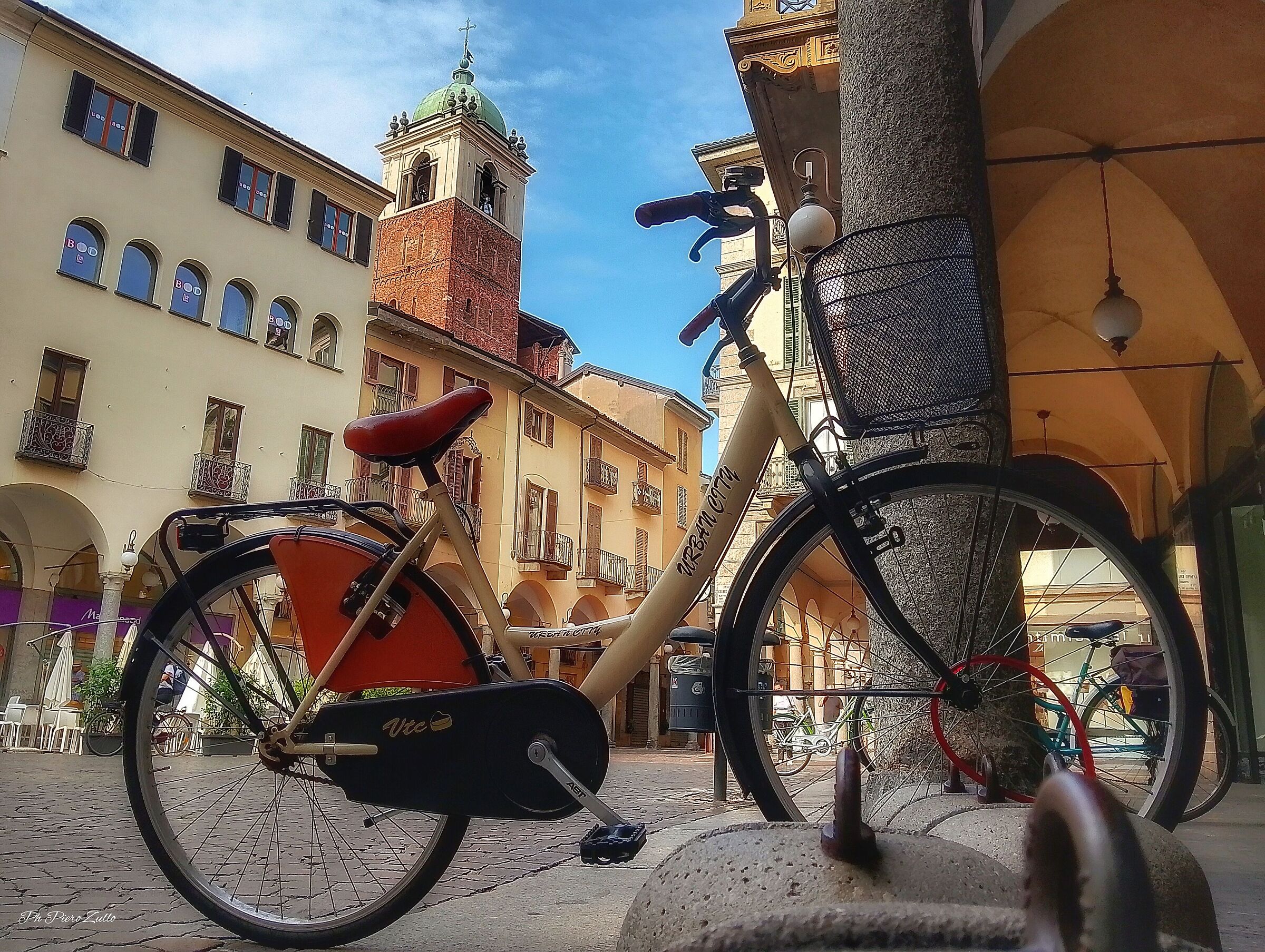 Bikes in Piazza dell'Erbe NO