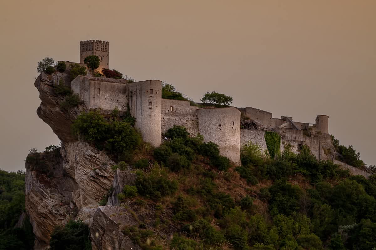 Roccascalegna (CH) - Golden hour