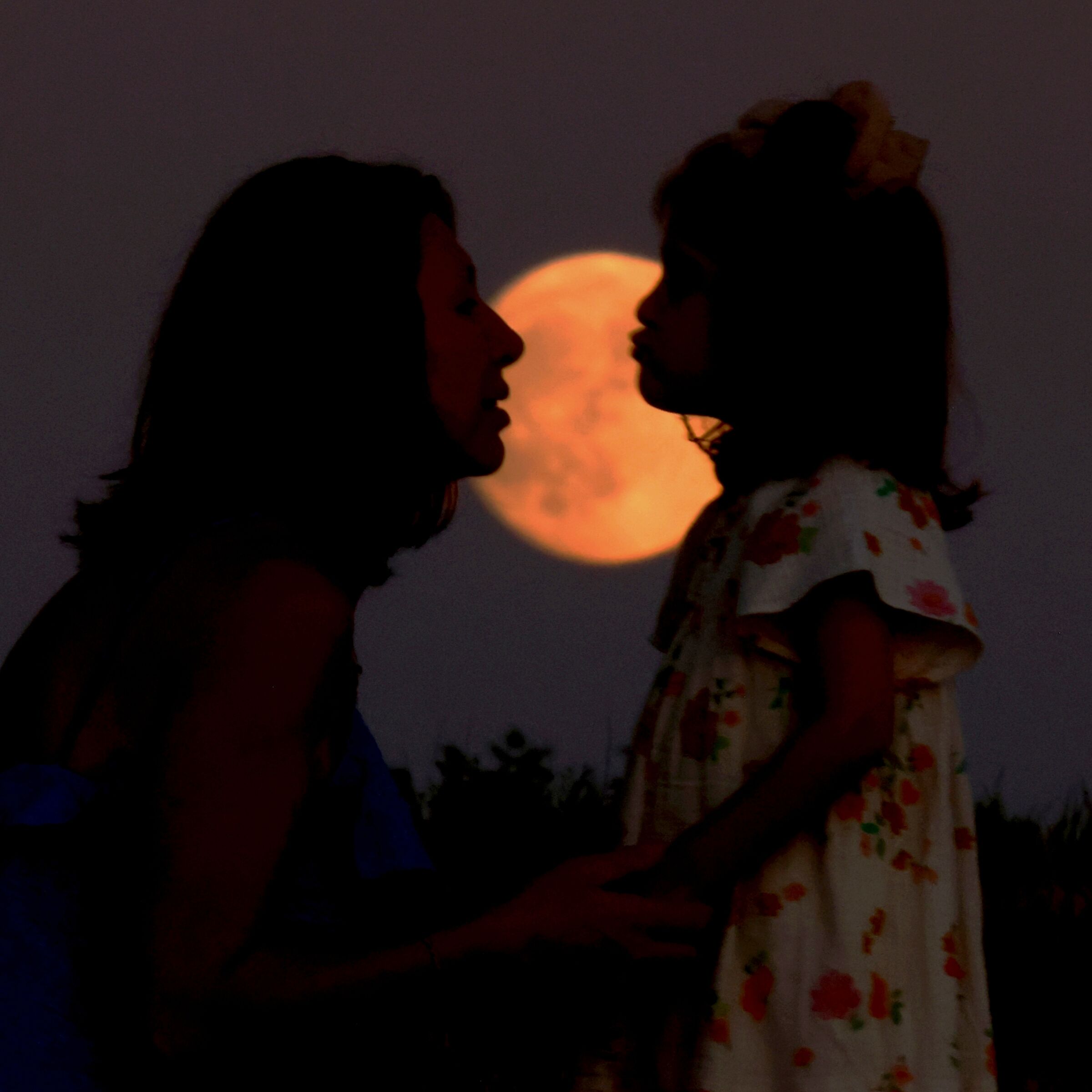 A kiss in the moonlight