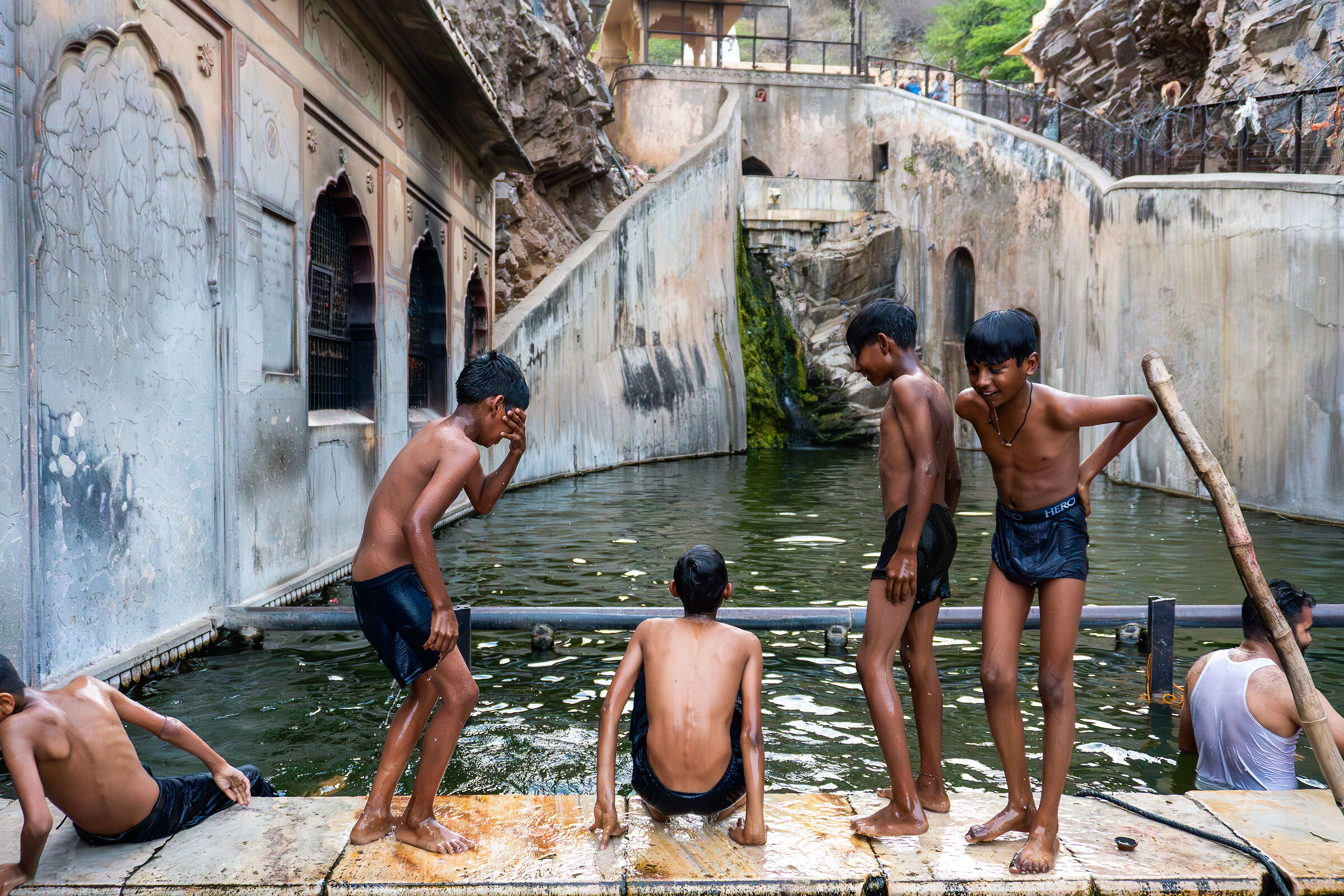 India - bagno ad un tempio