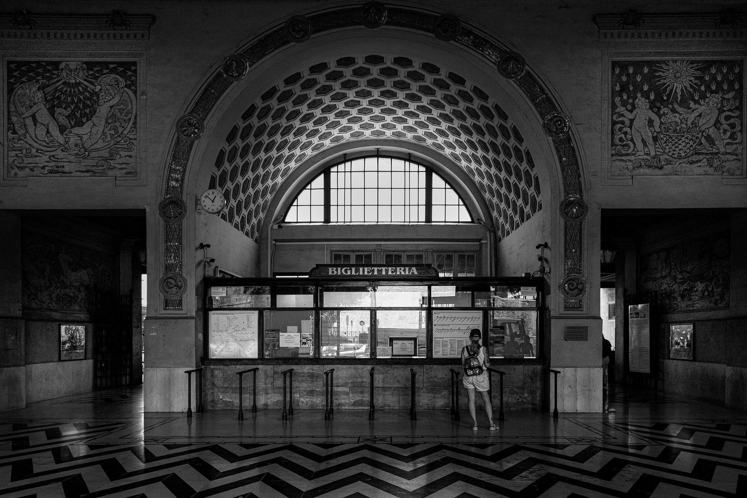 Where is Platform 9 and 3/4 (B&W version