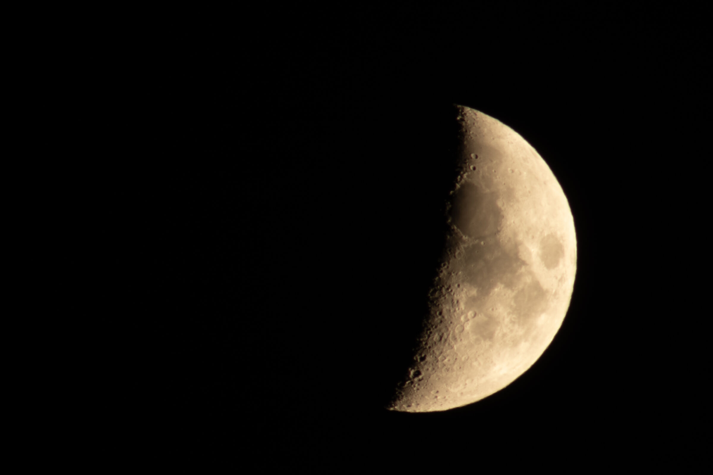 Luna crescente al 43,5%