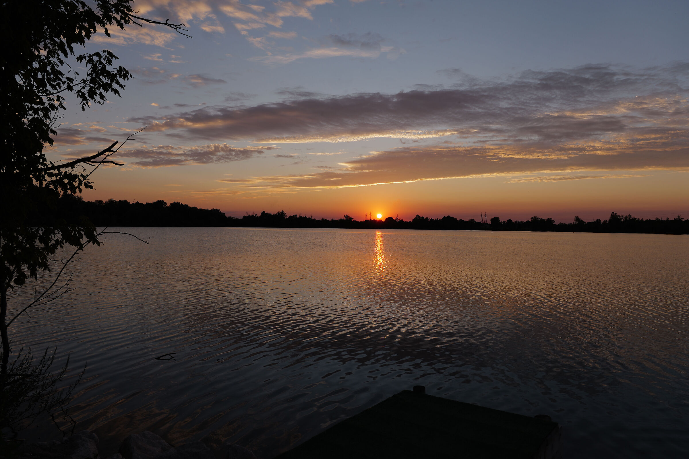 Tramonto sul lago