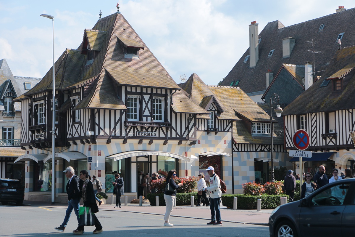 negozio di hermes a deouville francia