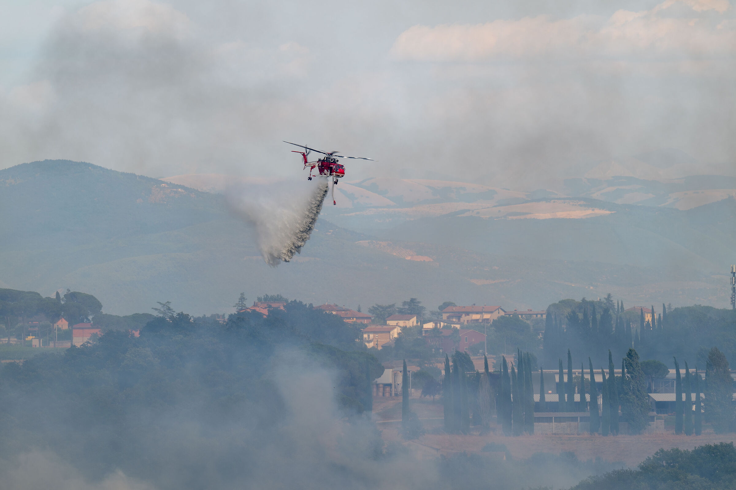 Between clouds of smoke... SIkorsky S-64F