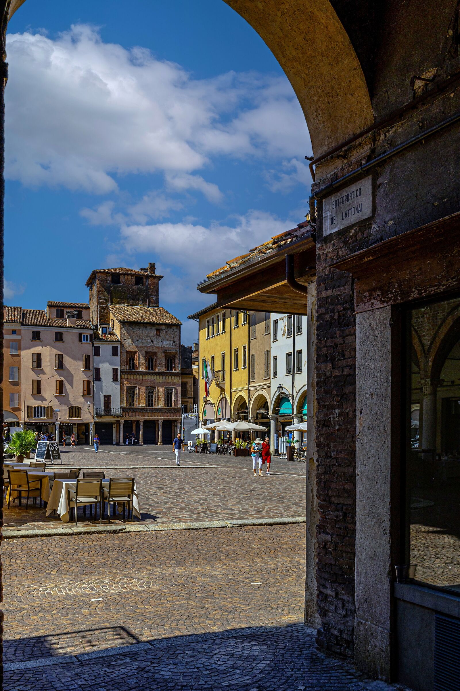 Scorci mantovani - Piazza Sordello