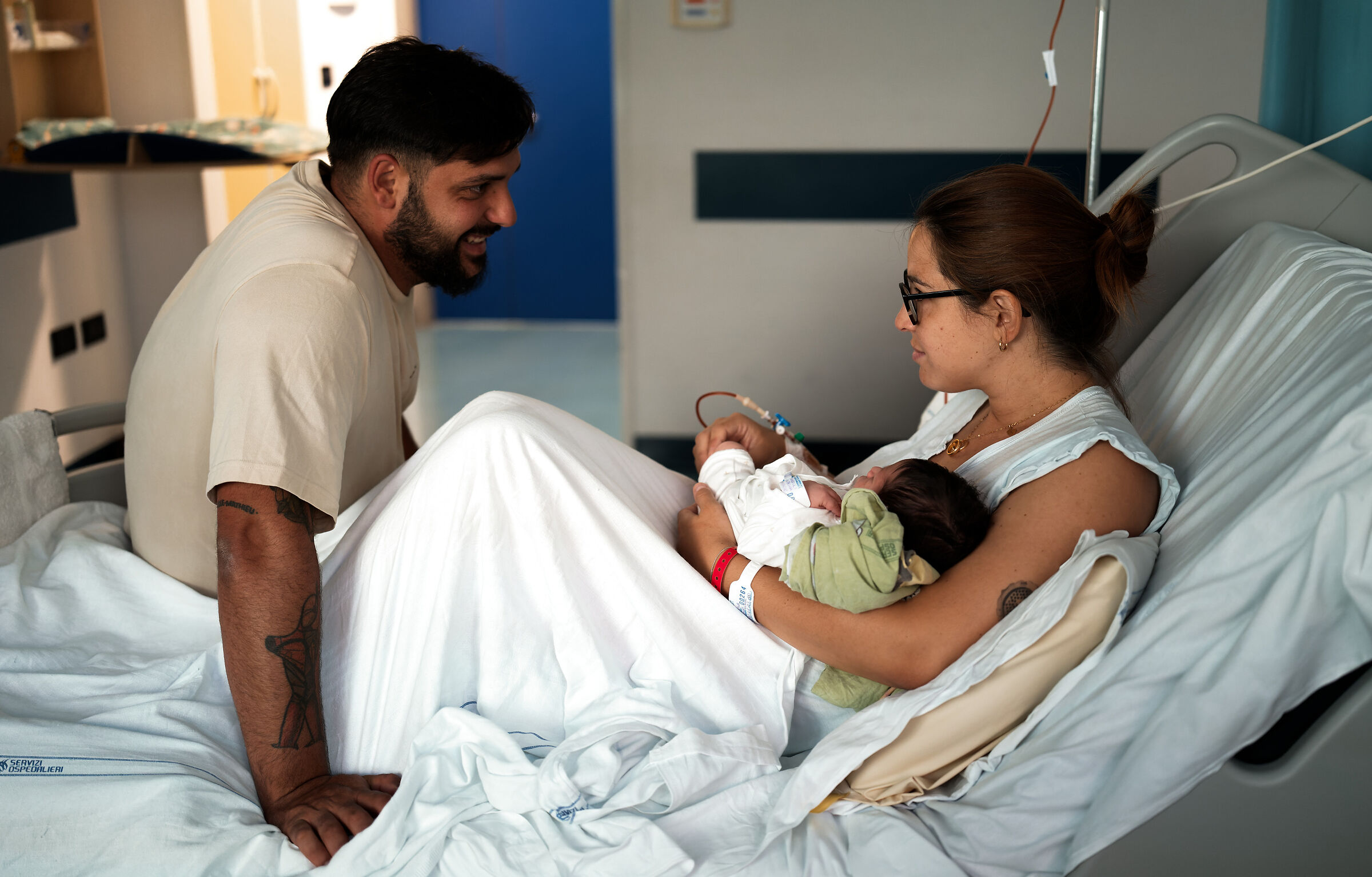 I go round and round, the world changes...