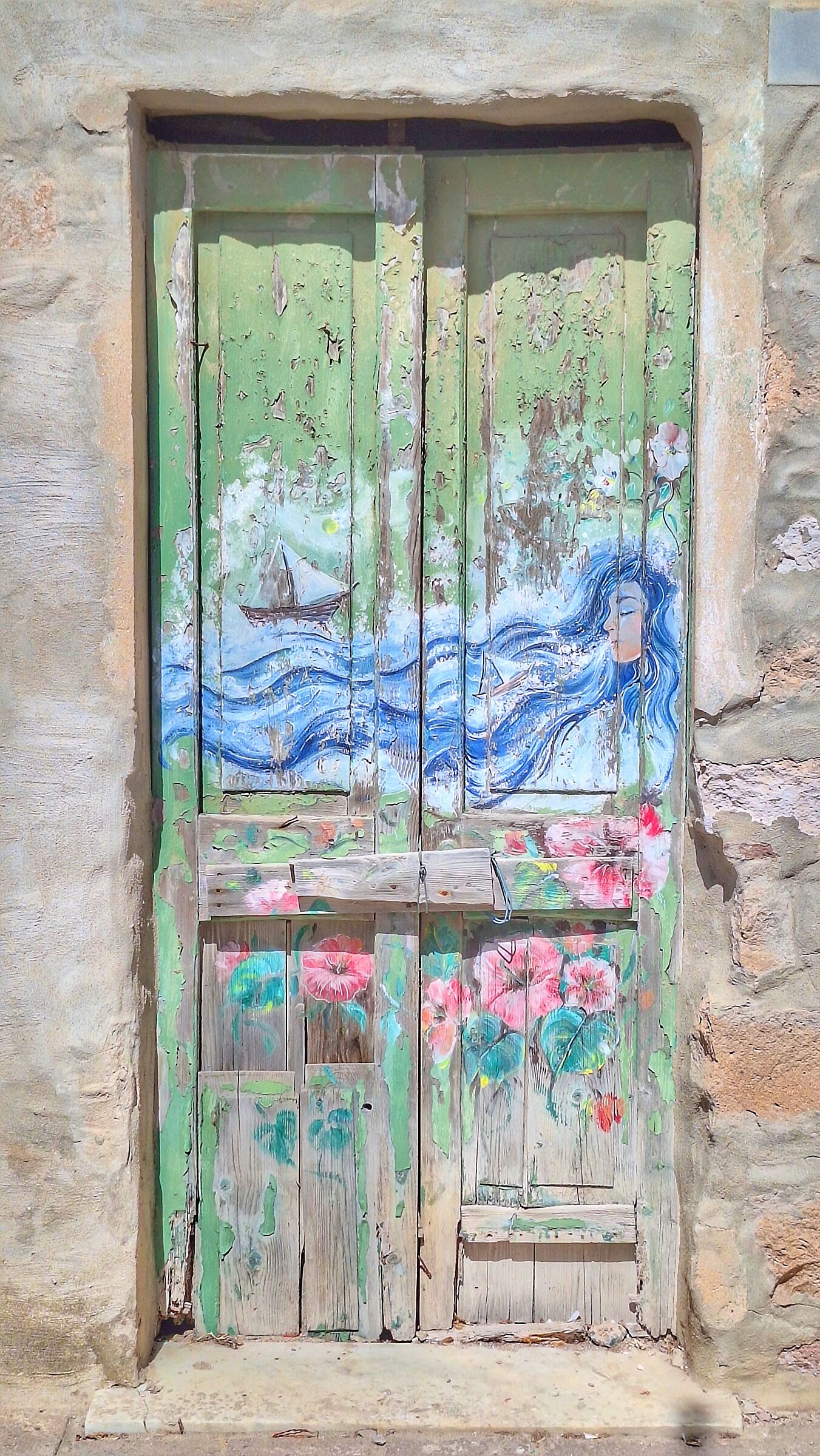 attenzione non aprire la porta,esce il mare!