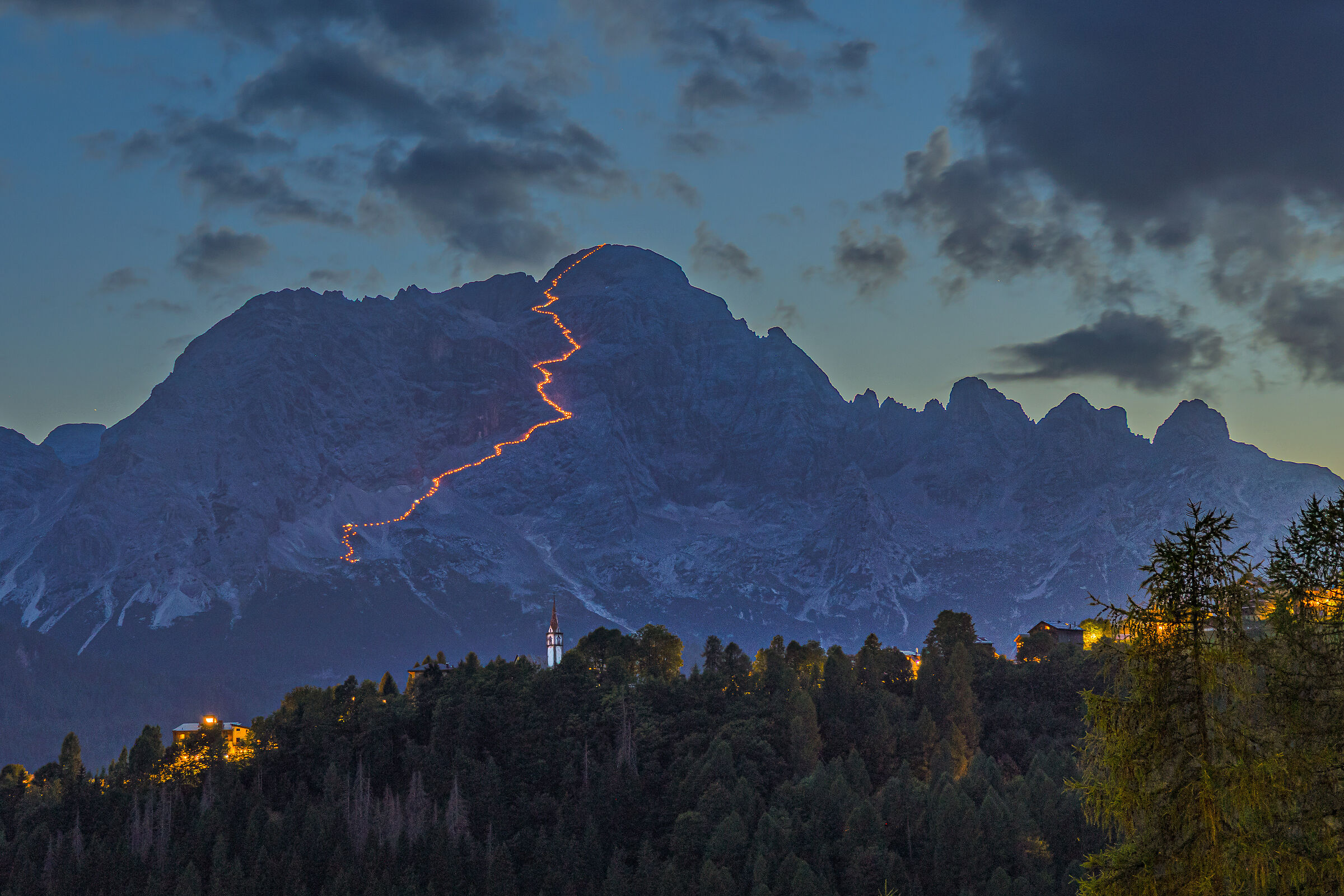 Fiaccolata sulle dolomiti