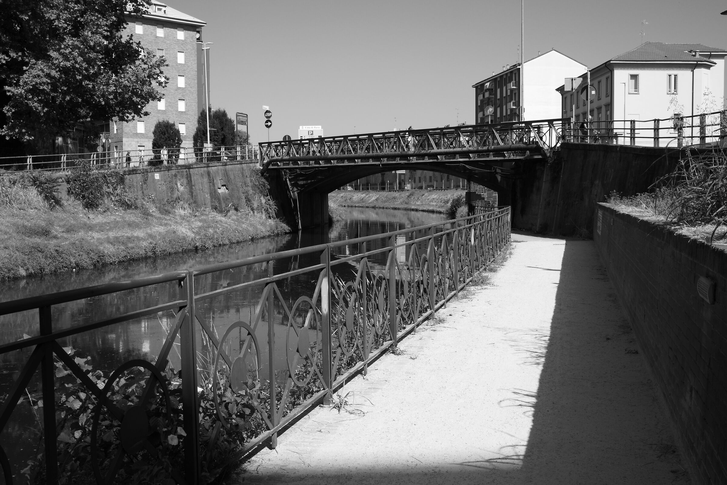 Il ponte di Viale Necchi e il percorso ciclopedonale