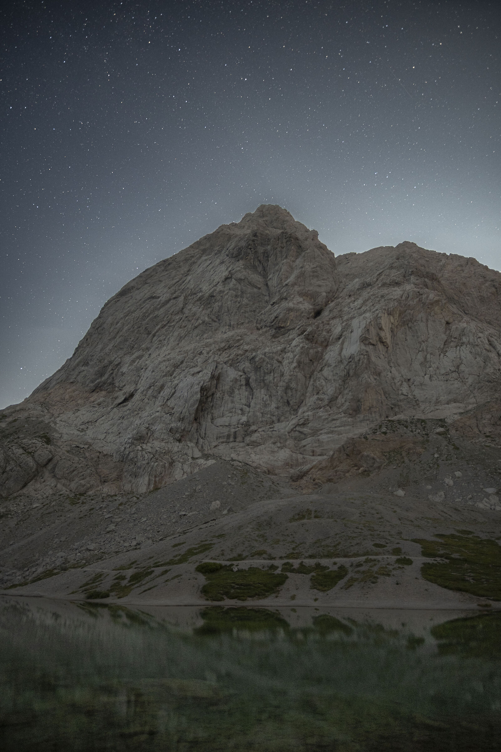 La notte, il lago, ed il Re delle Carniche