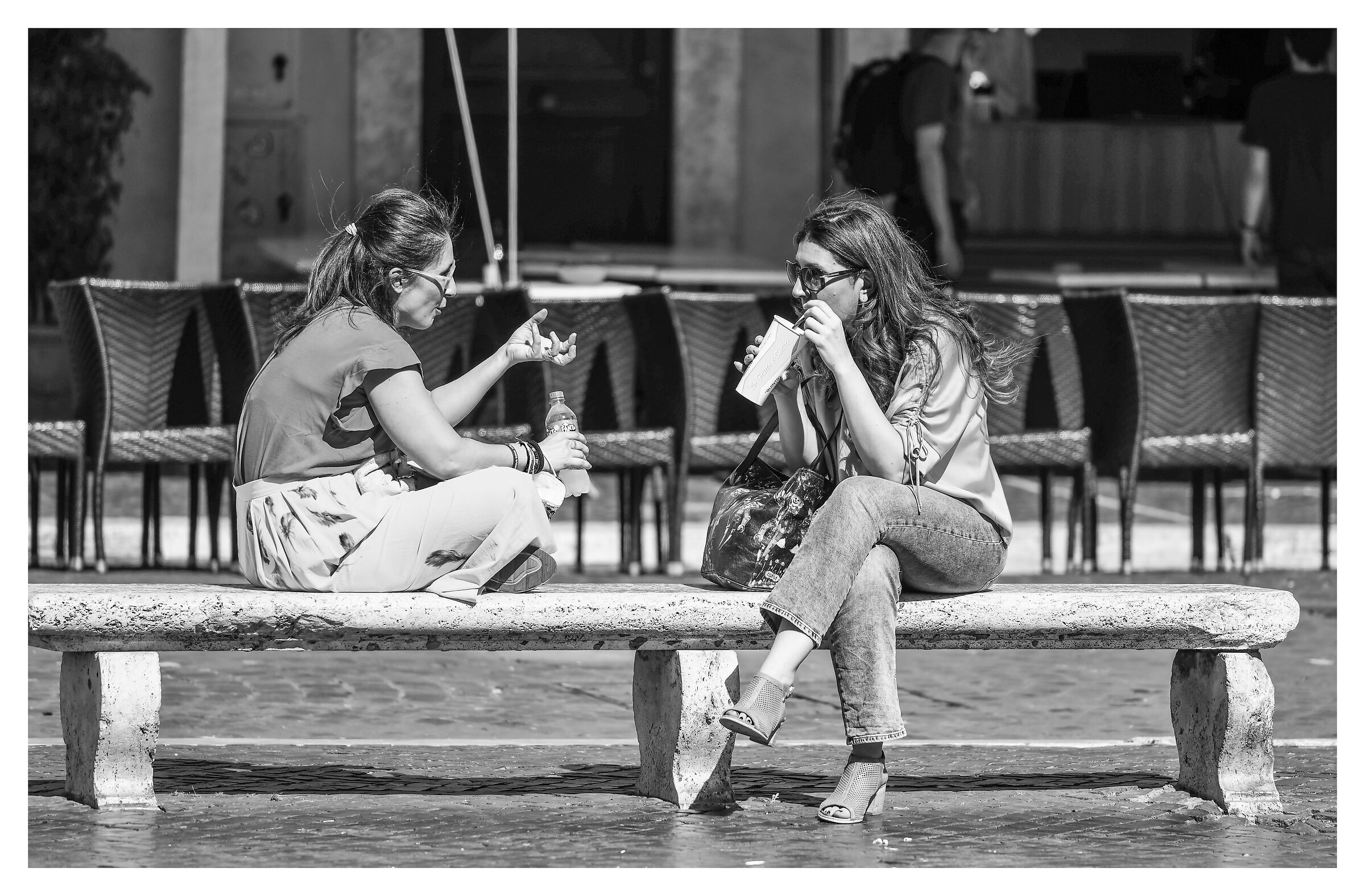 Confidences in Piazza Navona