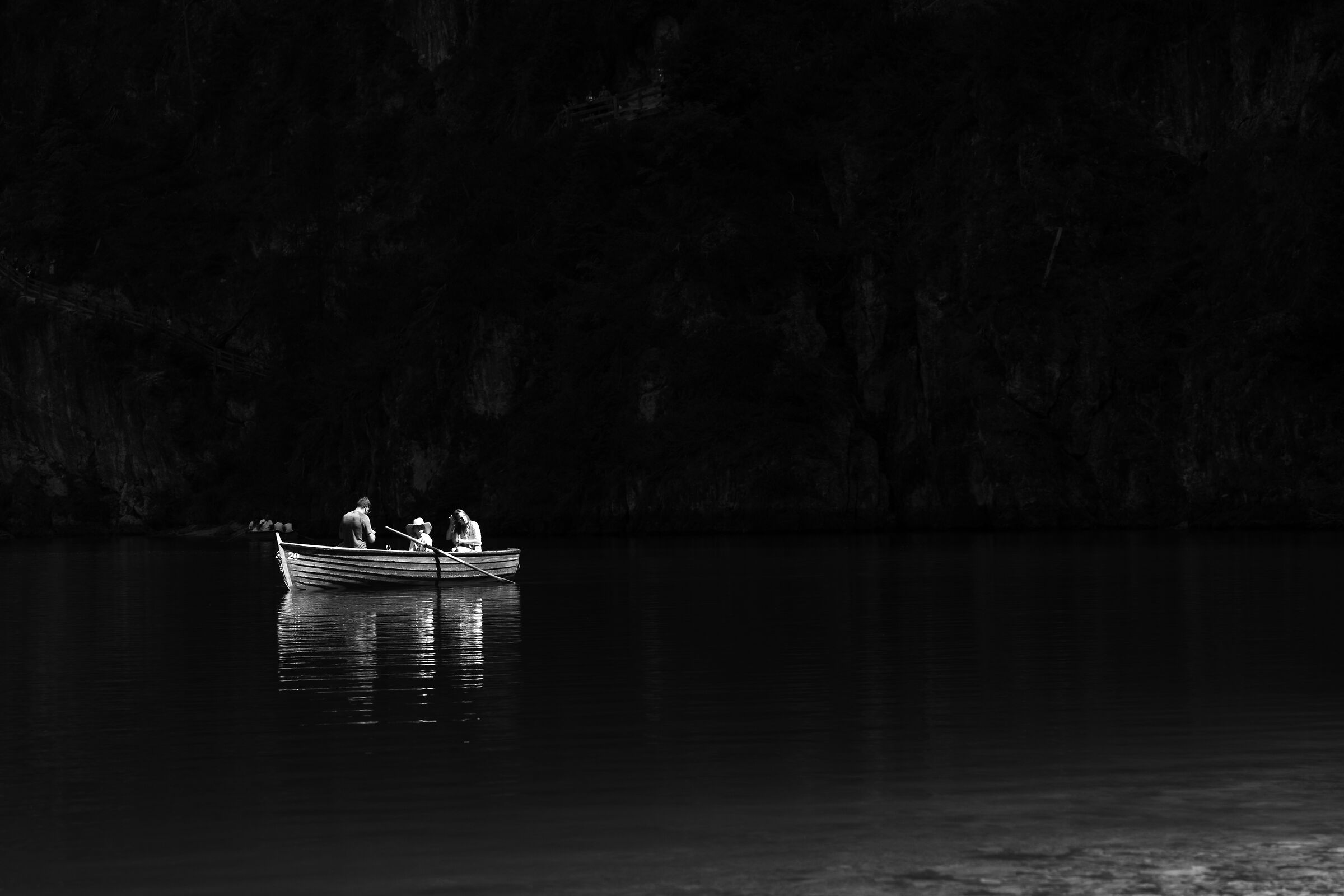 una luce sul lago di Braies